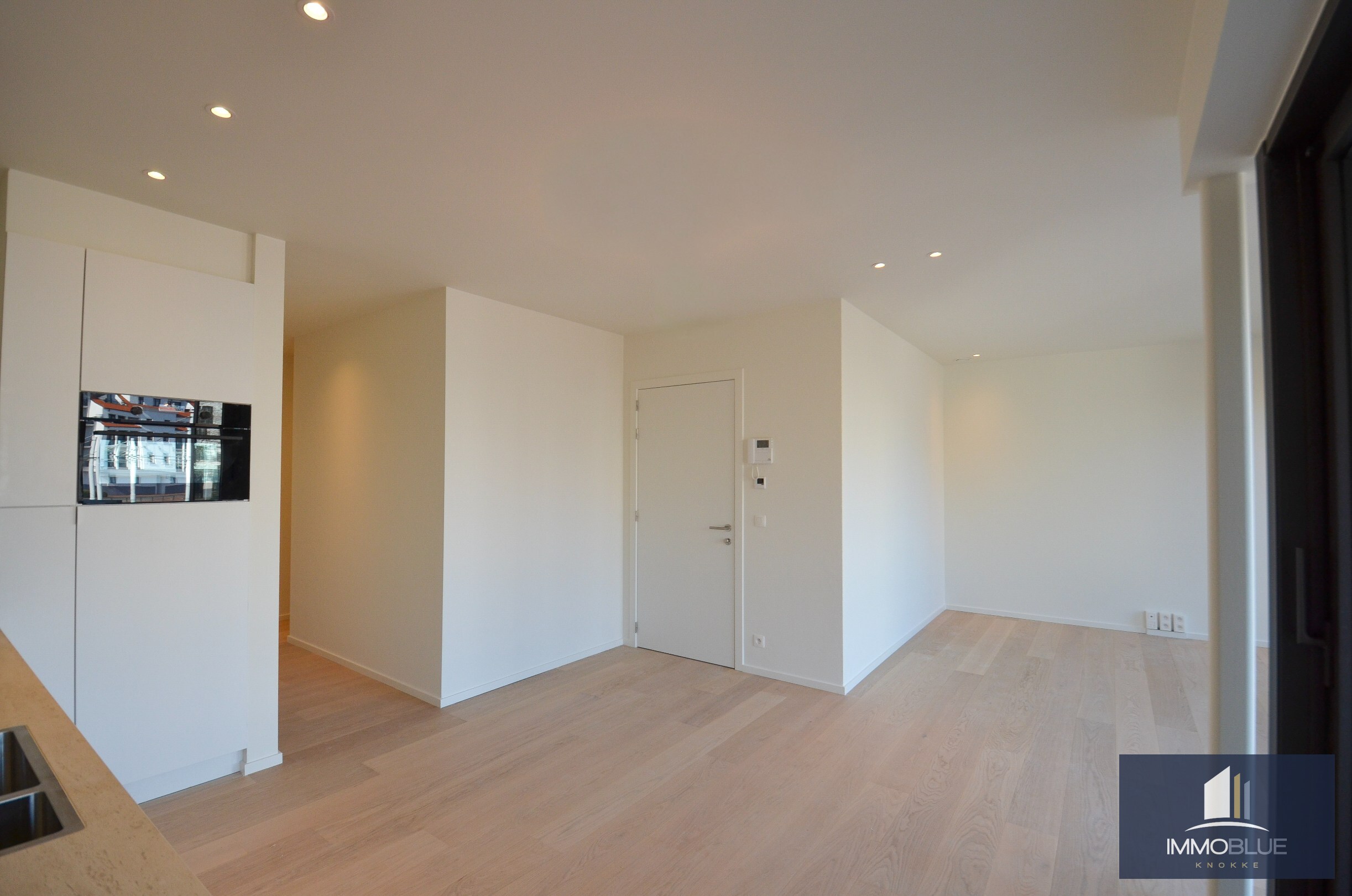 Nieuwbouw: Licht en modern nieuwbouwappartement met terras nabij Duinenwater. 