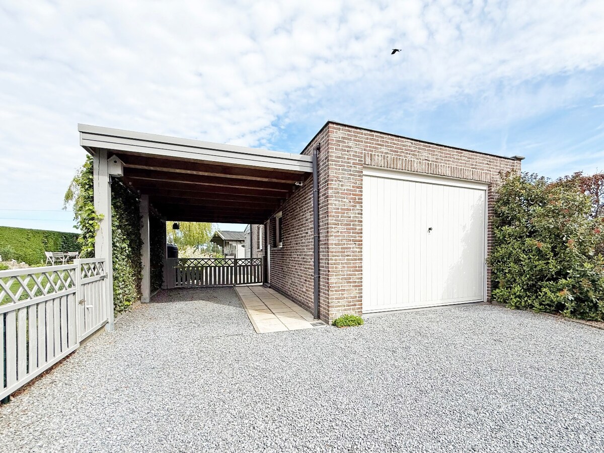 Instapklare OB met ruime garage te Velzeke-Ruddershove 