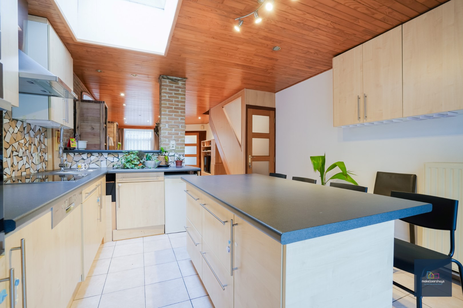 Goedgelegen woning met 2 slpk te Ledeberg. 