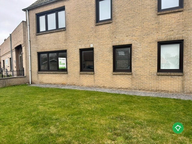 Gerenoveerd 2-slaapkamerappartement met tuin in Klemskerke, De Haan 