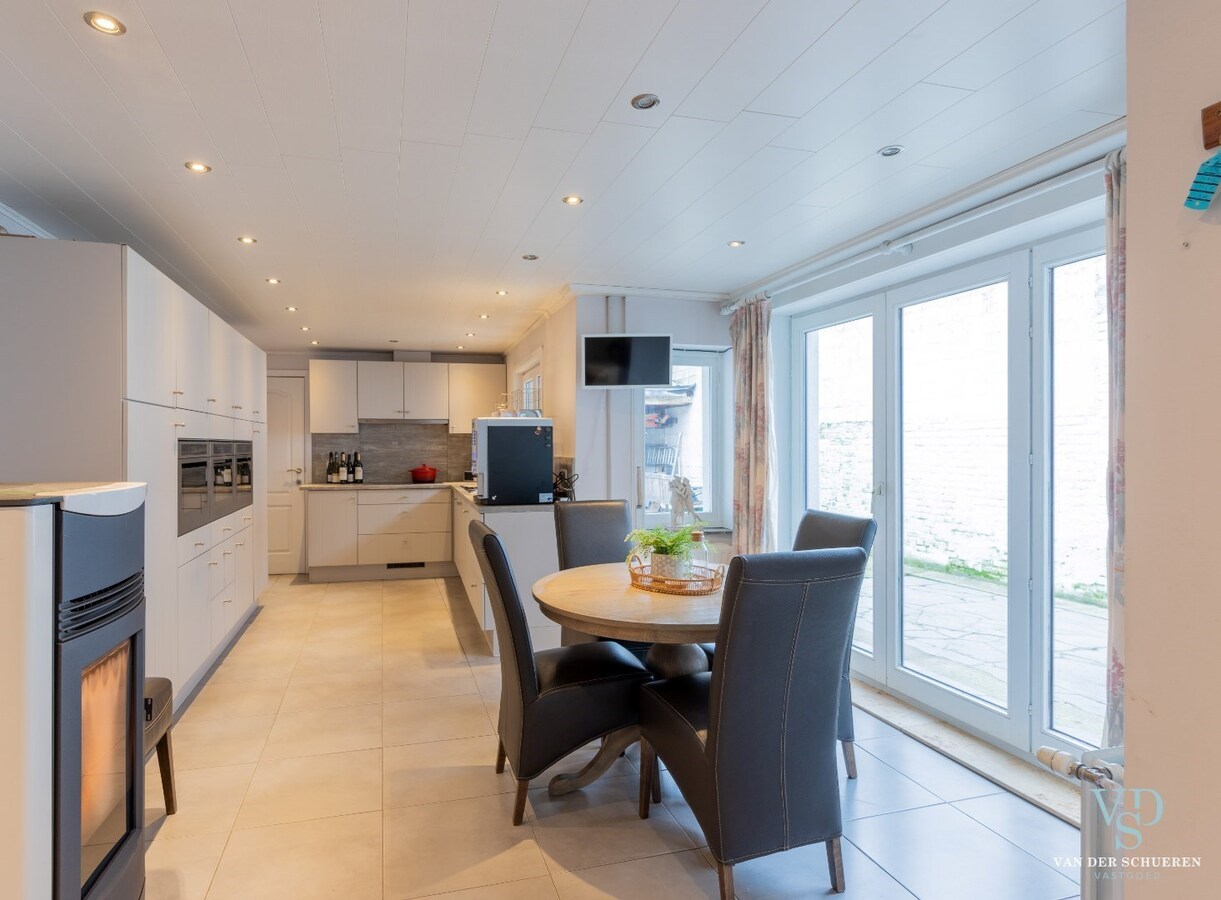 Ruime, gezellige woning met garage én atelier. 