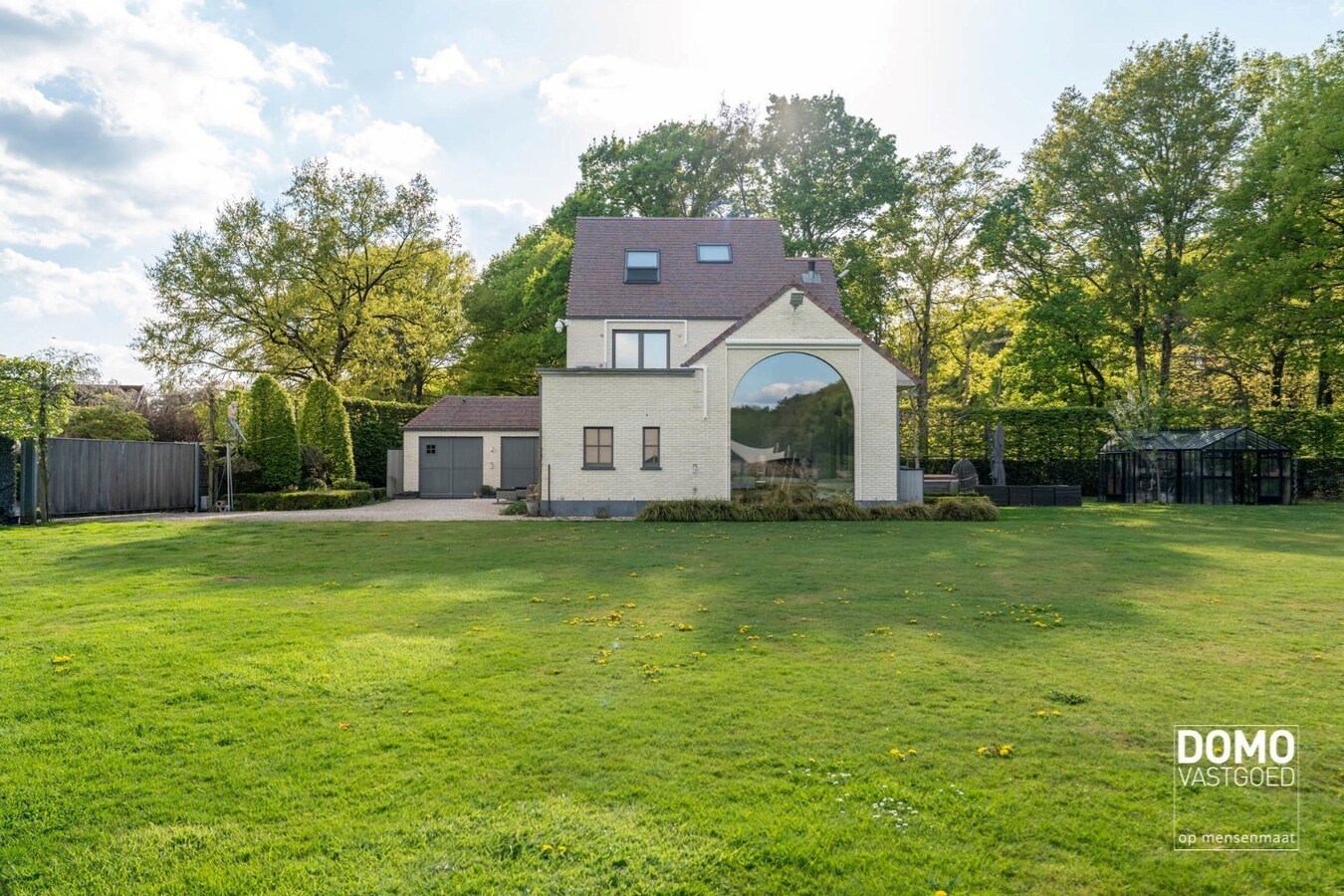 Exclusieve villa, zeer rustig gelegen, aan de groene bossen van Bolderberg. 