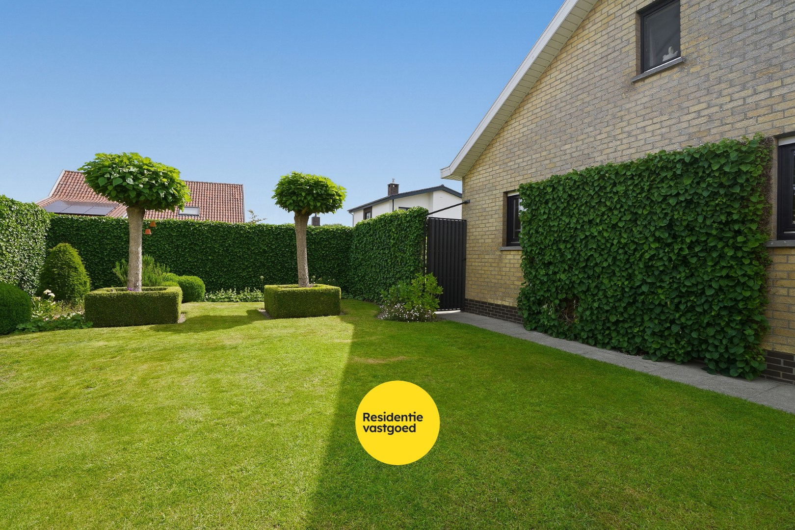Verzorgde bungalow met 3 slpks op 571m² in rustige woonwijk te Varsenare 
