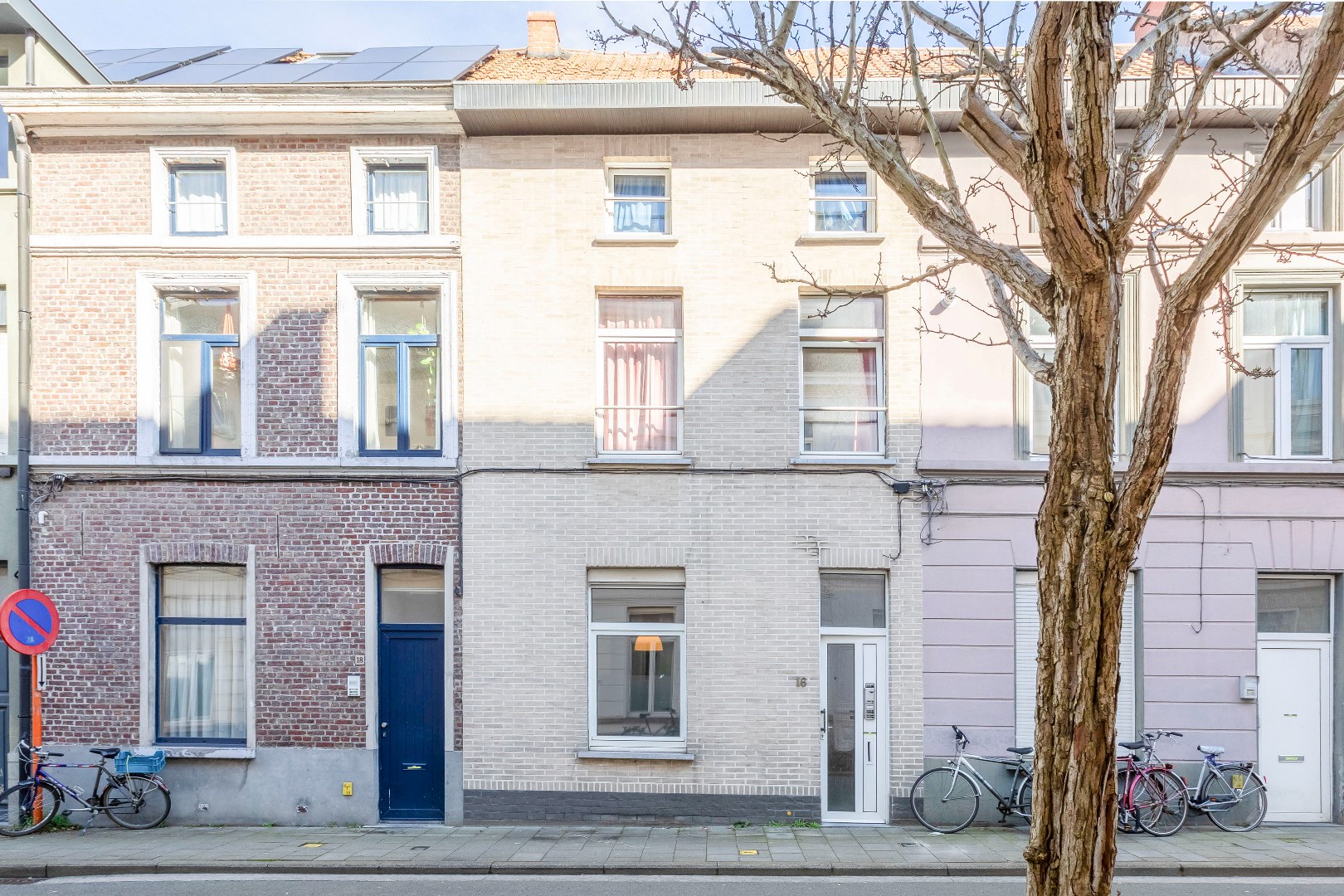 Vergunde opbrengsteigendom met 5 kamers nabij Gent Sint-Pieters. 