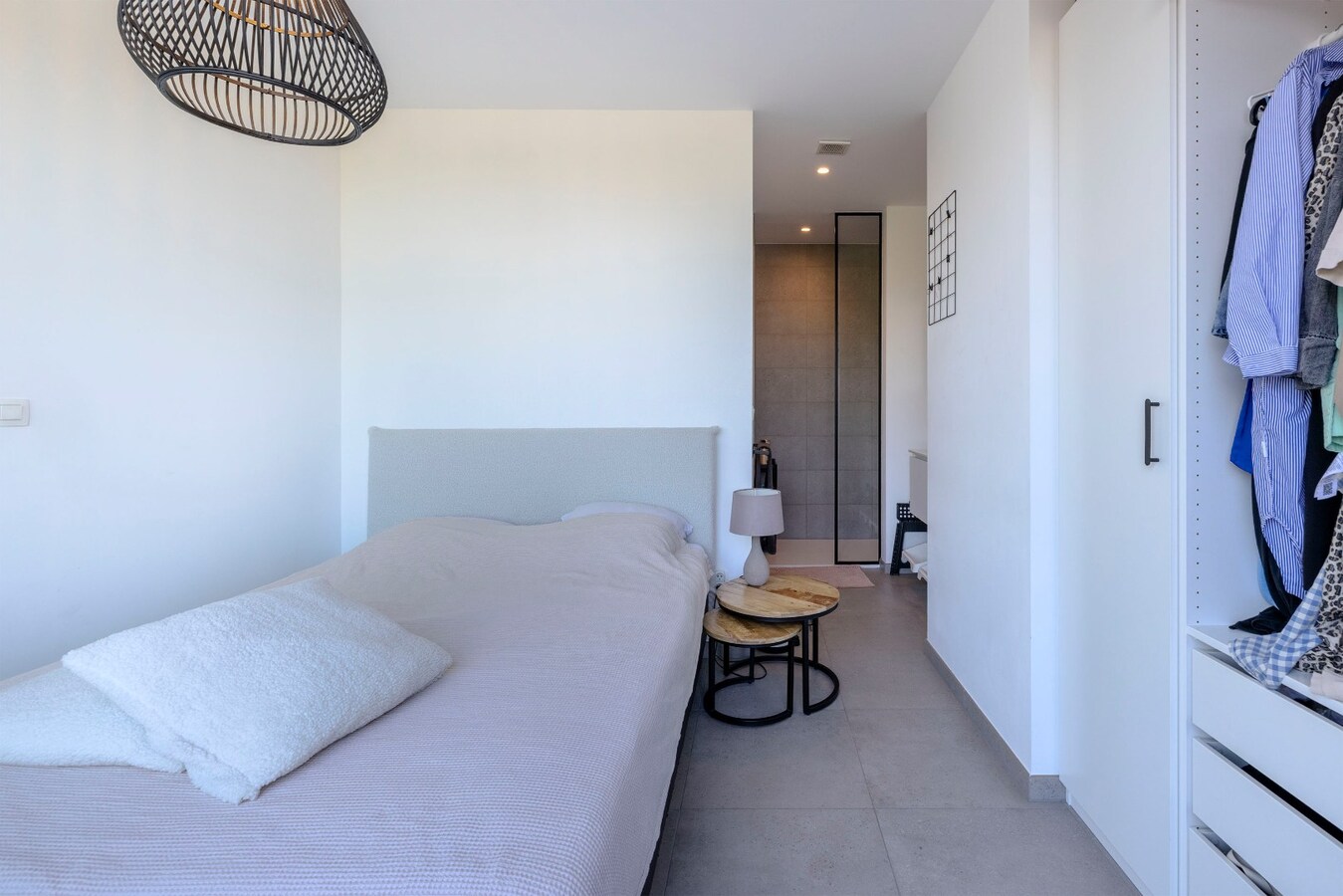 Instapklaar dakappartement met lift, 2 terrassen en parking 