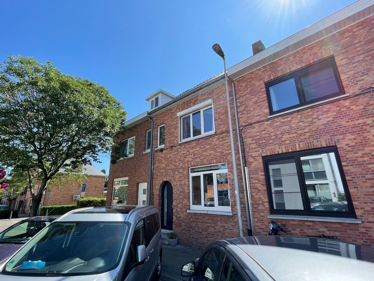 Instapklare woning in gesloten bebouwing in hartje Hasselt 