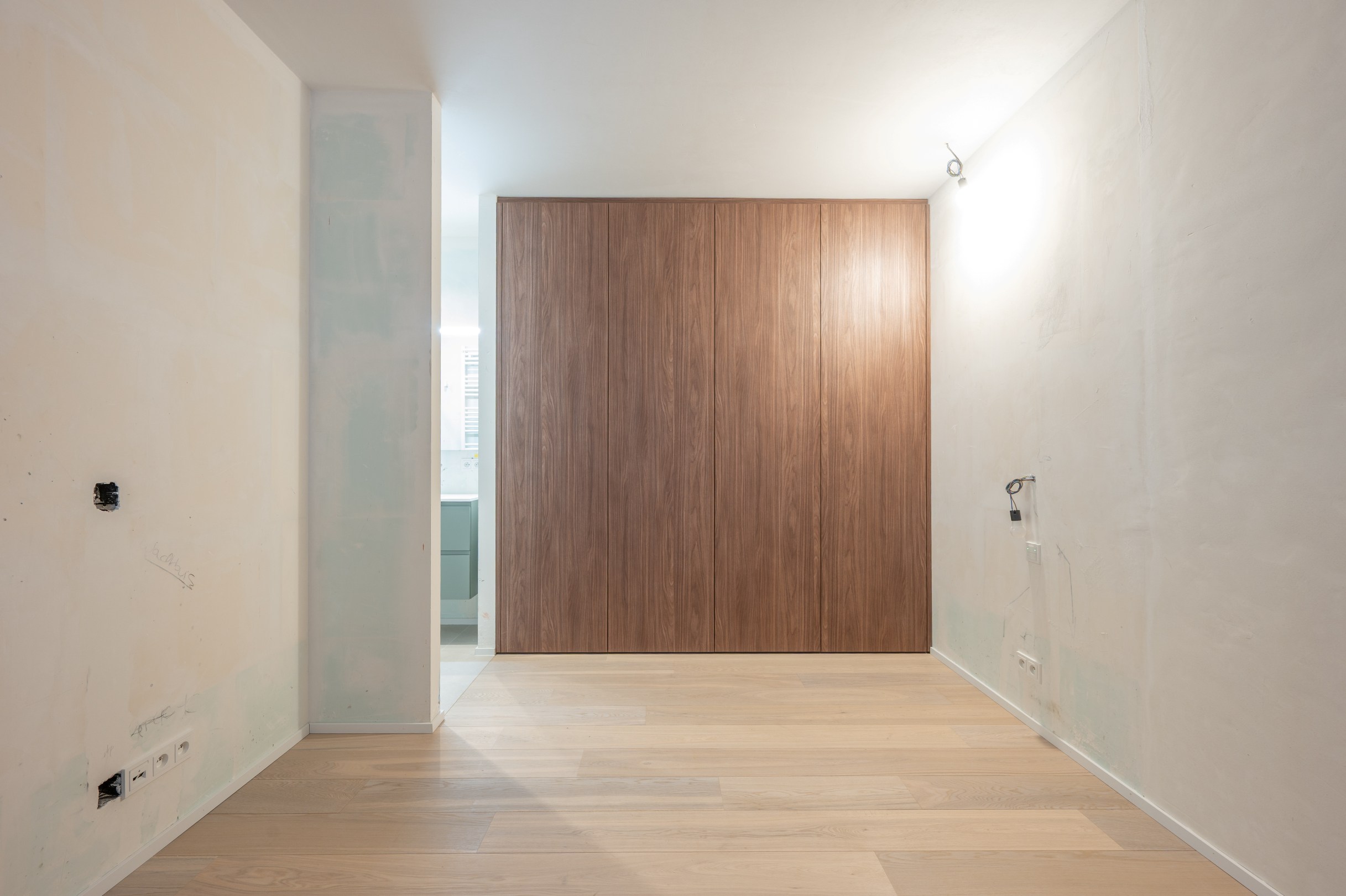 Unieke herverkoop in het Project hoost te Centrum Heist op wandelafstand van de Zeedijk genietend van zijdelings-zeezicht! 