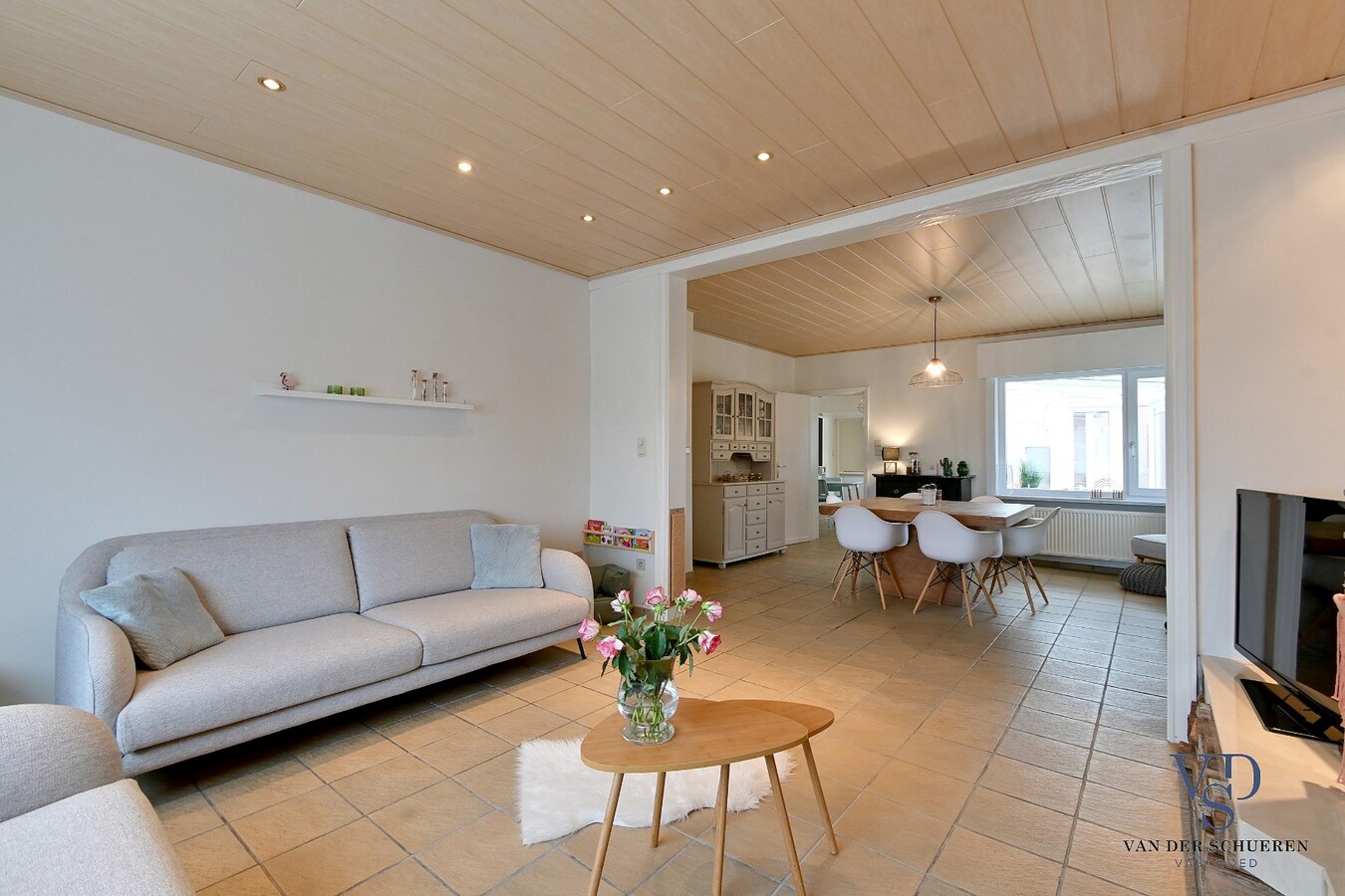 Tijdloze gezinswoning nabij de Schelde. 