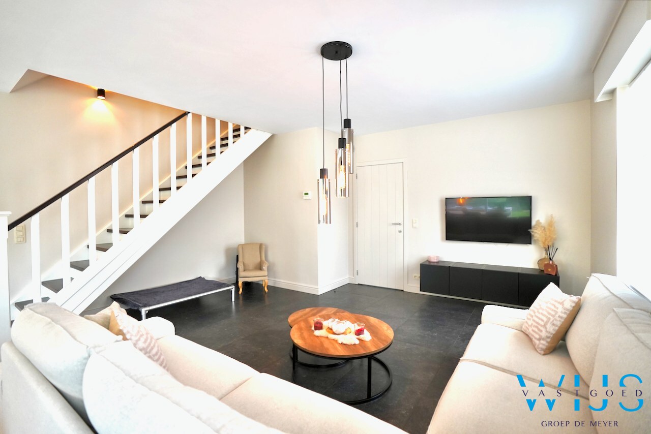 Prachtige recente woning in een zeer rustige wijk te Ertvelde ! 