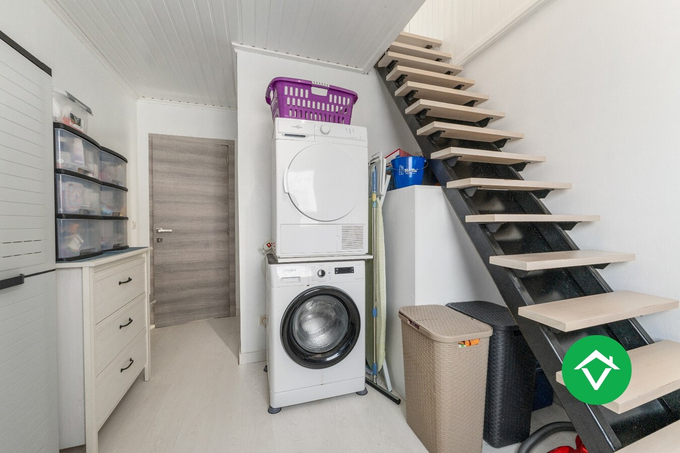 Functionele woning met drie slaapkamers, garage en ruime oprit te Ichtegem 