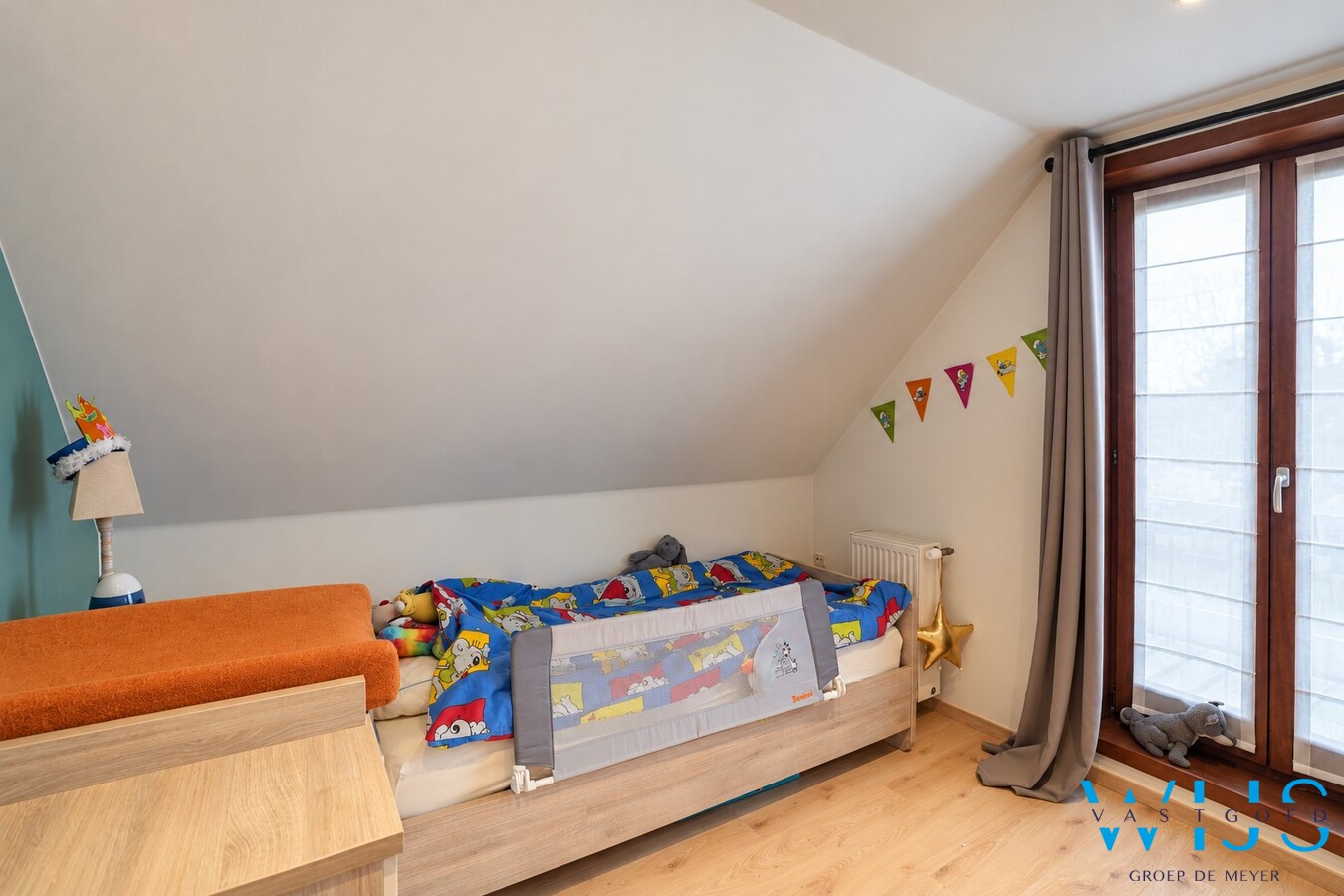 Instapklare open bebouwing met vier slaapkamers op een zonnig hoekperceel in Assenede! 