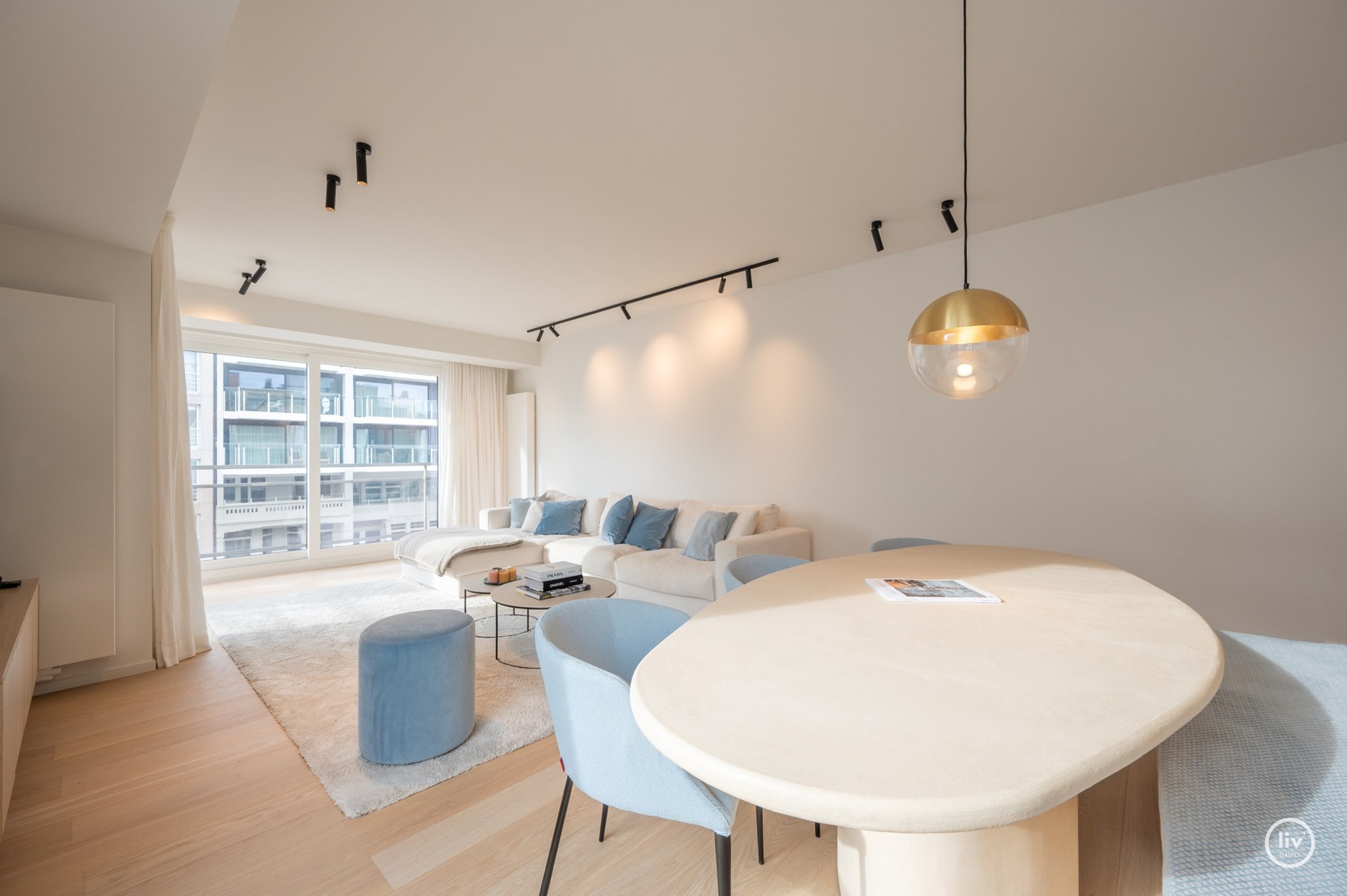 Prachtig gerenoveerd 2-slaapkamer-(hoek)appartement vlakbij de Lippenslaan te Knokke 