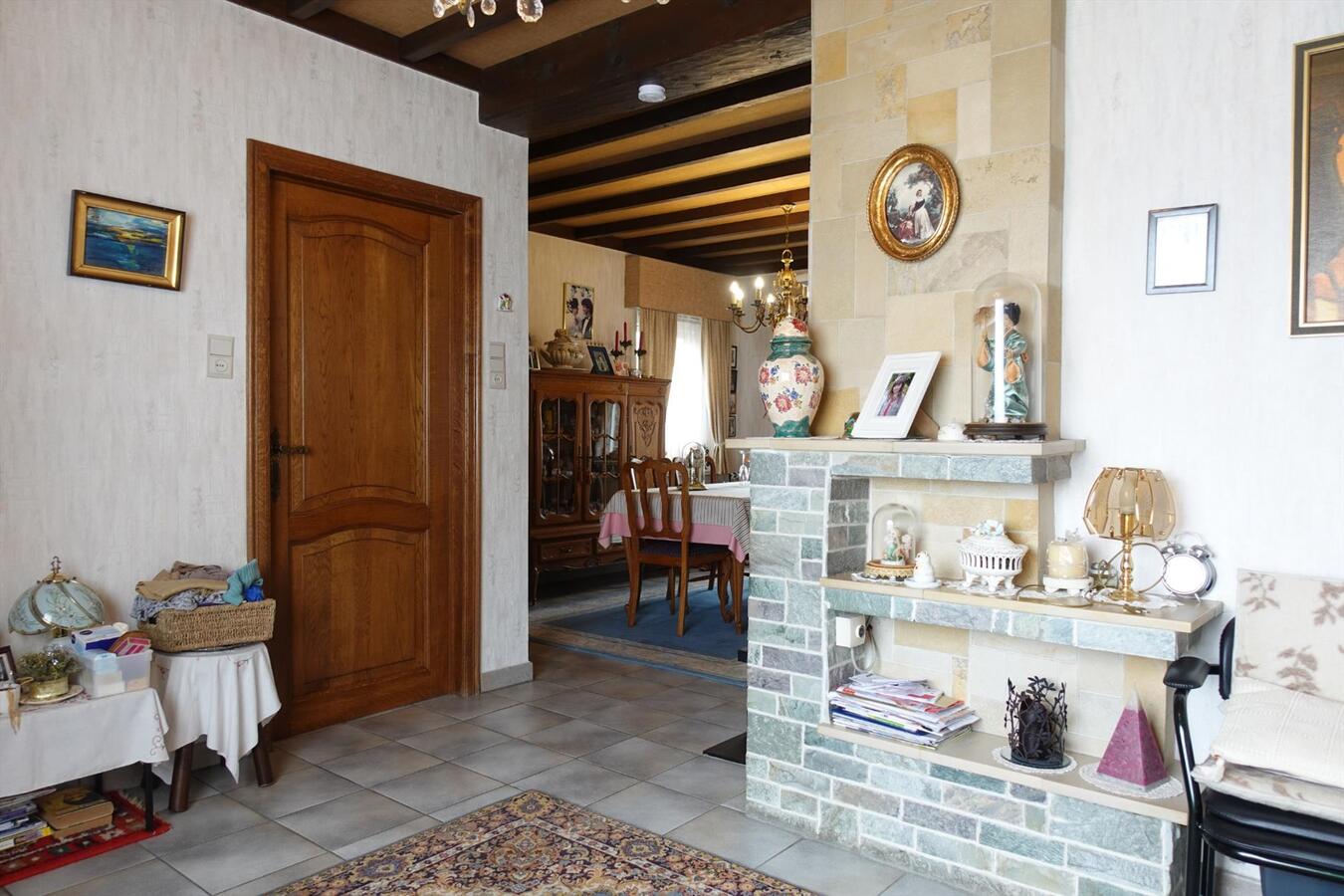 Goed gelegen half-open woning met grote tuin 