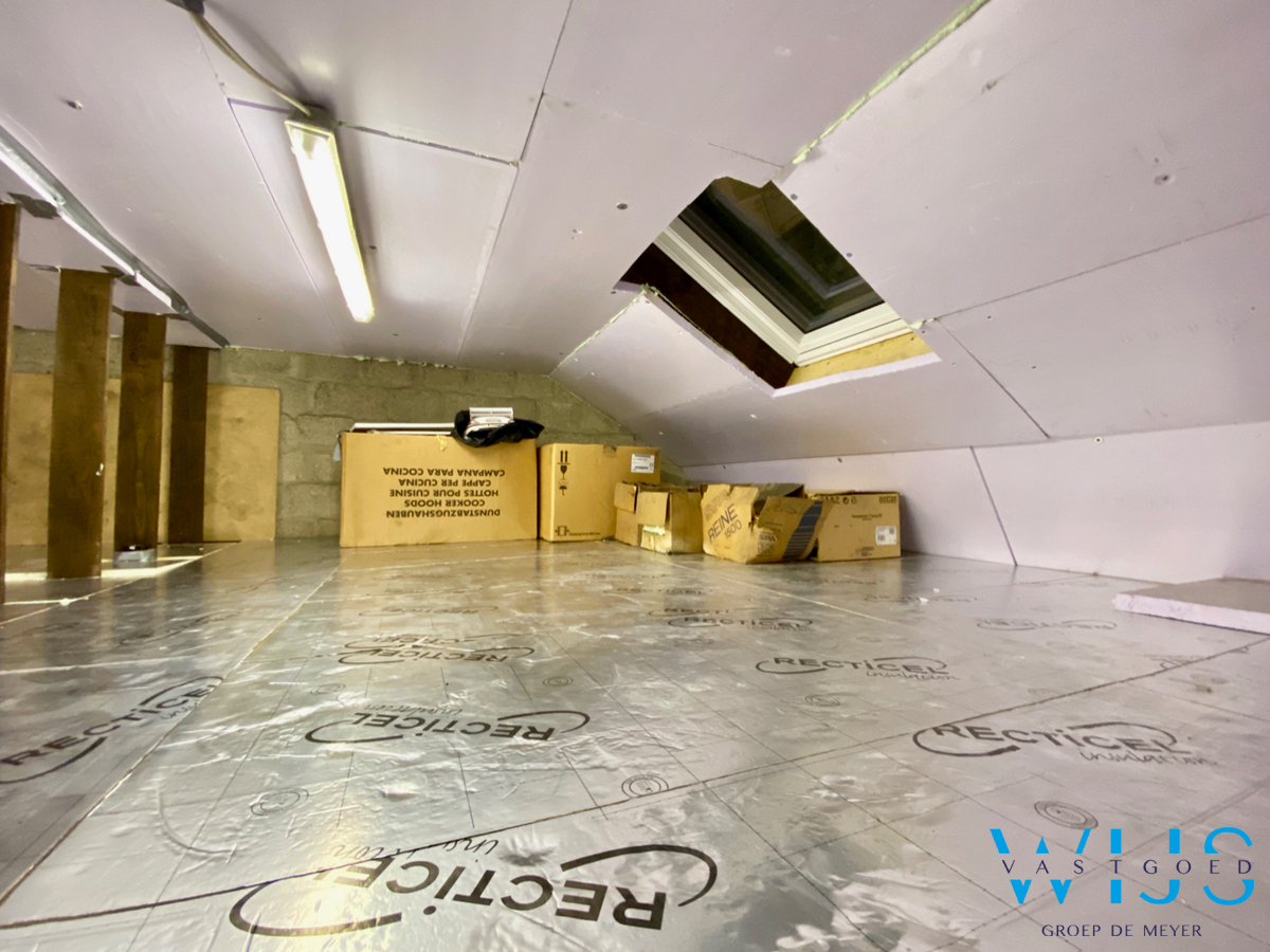 Instapklare gezinswoning met 3 slaapkamers &amp; ruime tuin te Zelzate! 