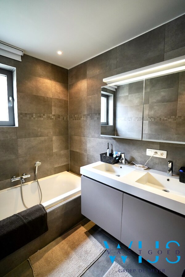 Gelijkvloers appartement te centrum Lovendegem ! 