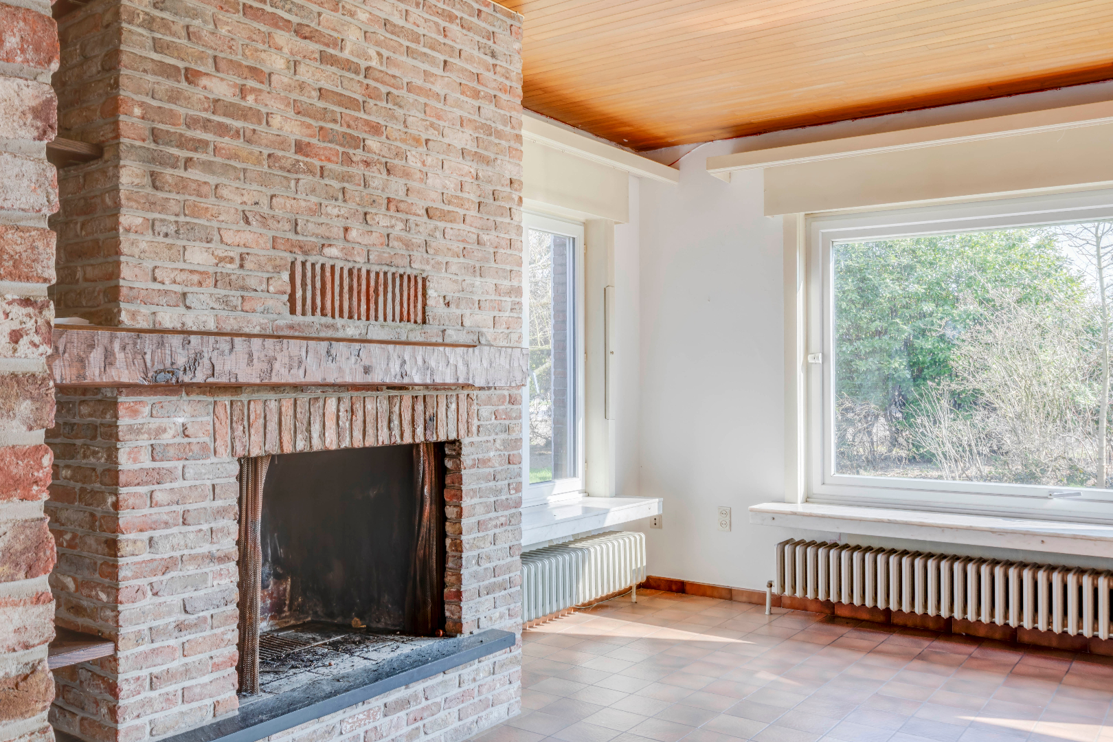 VERKOCHT ! Ruime villa (250m²) op mooi stuk grond (912m²) 