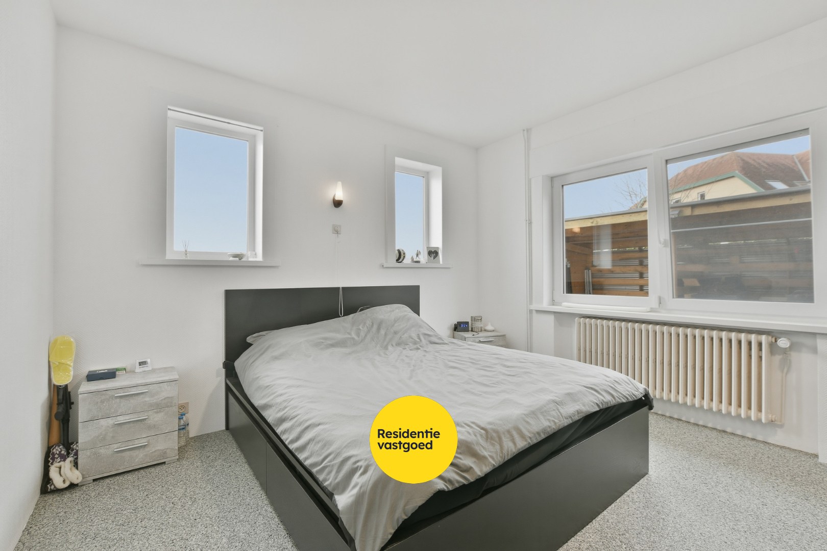 Instapklare en volledig gerenoveerde bungalow met 3 slaapkamers, tuin en garage vlak bij bos en centrum van De Haan 