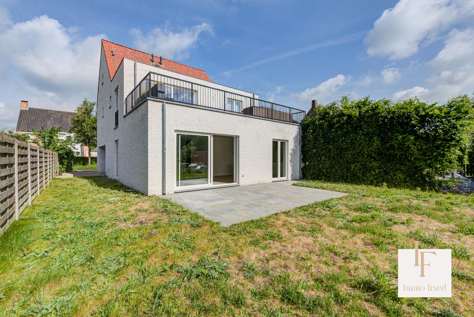 Duplex (gelijkvloers) van 134m2 met tuin en parking te ZOERSEL! 