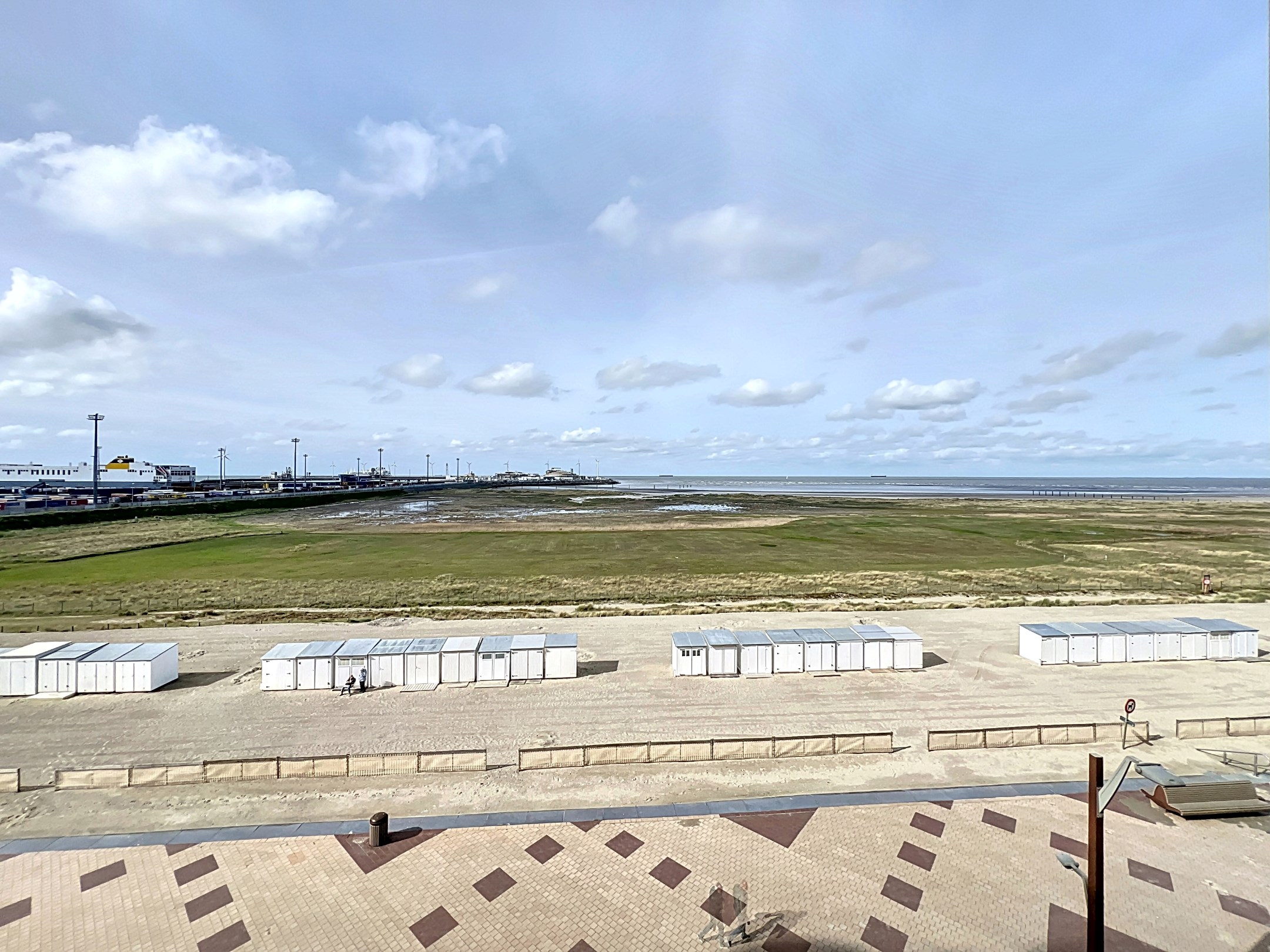 Stijlvol gerenoveerd 1-slaapkamerappartement met zeezicht op een toplocatie 