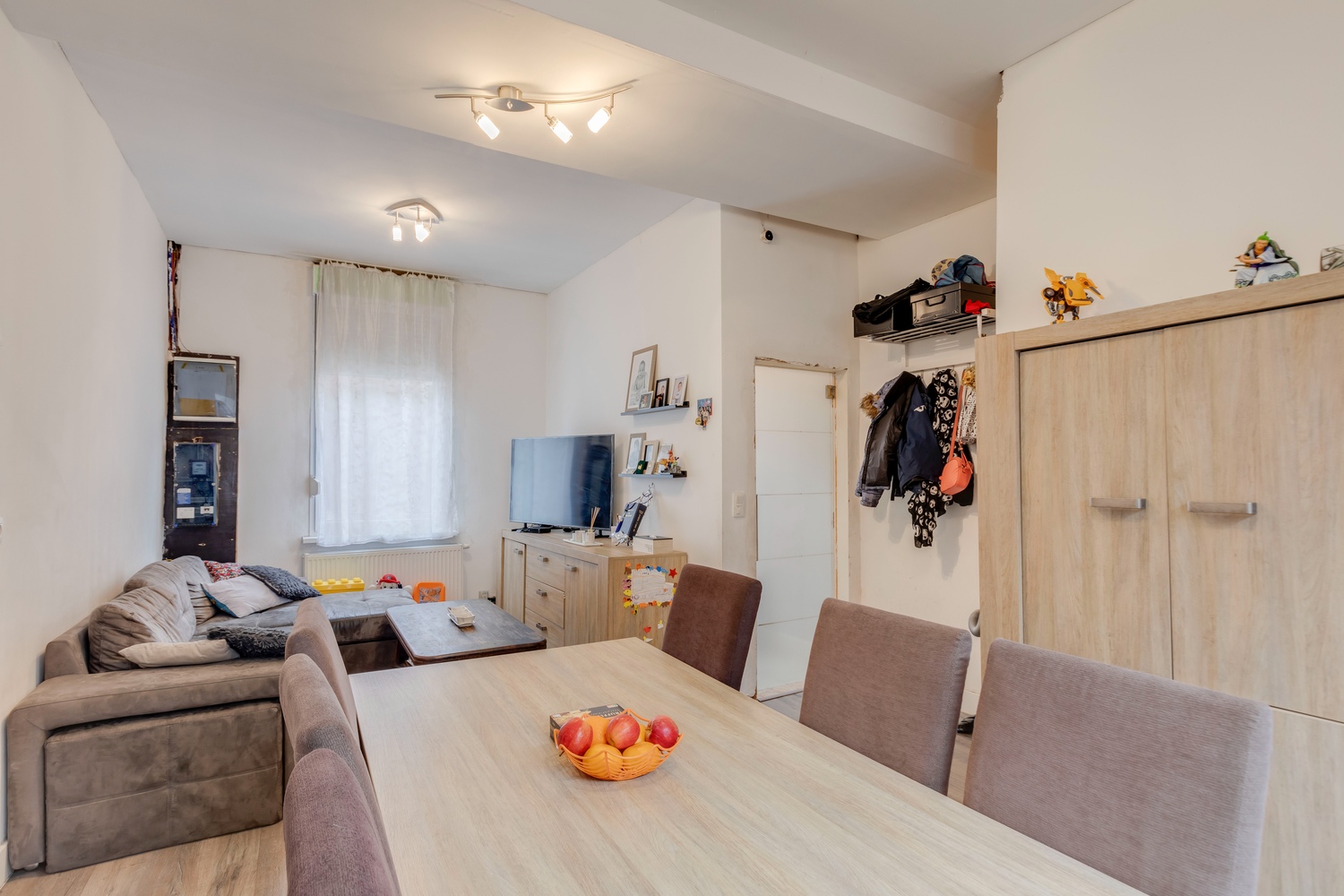 Gerenoveerde rijwoning op centraal maar rustige locatie! 