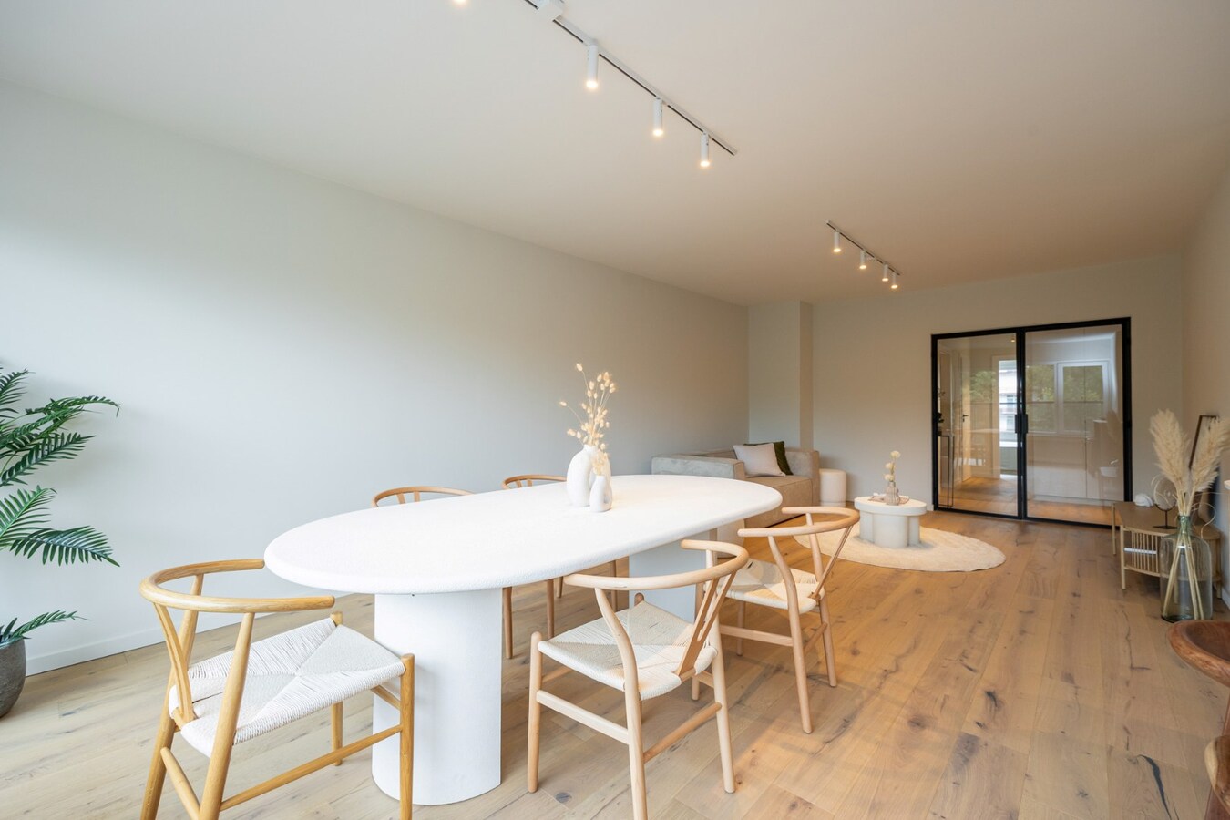 Kwaliteitsvol gerenoveerd appt met terras te Berchem! 