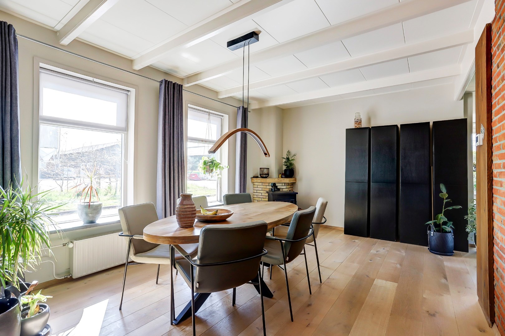 Eengezinswoning verkocht | onder voorbehoud in Oudebildtzijl