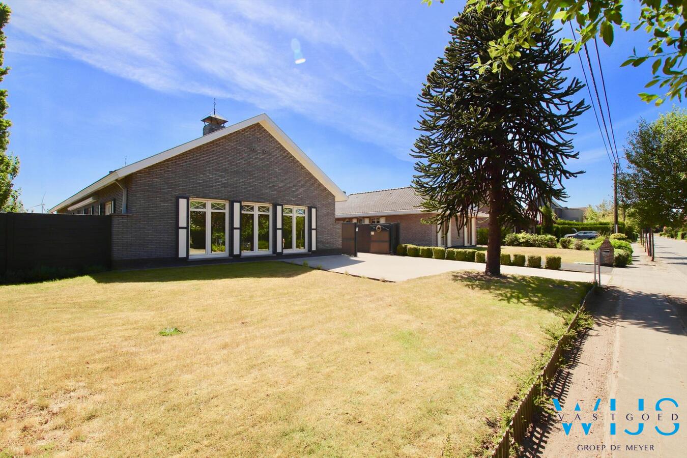 Piekfijn onderhouden en gerenoveerde bungalow te Zelzate! 