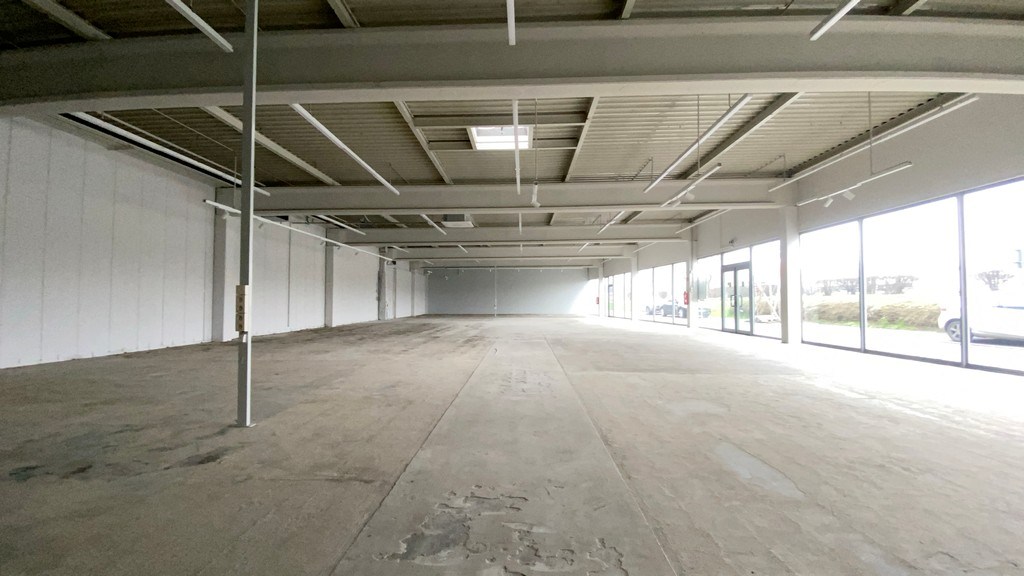 Baanwinkel te huur in de Puitvoetstraat in Sint-Niklaas