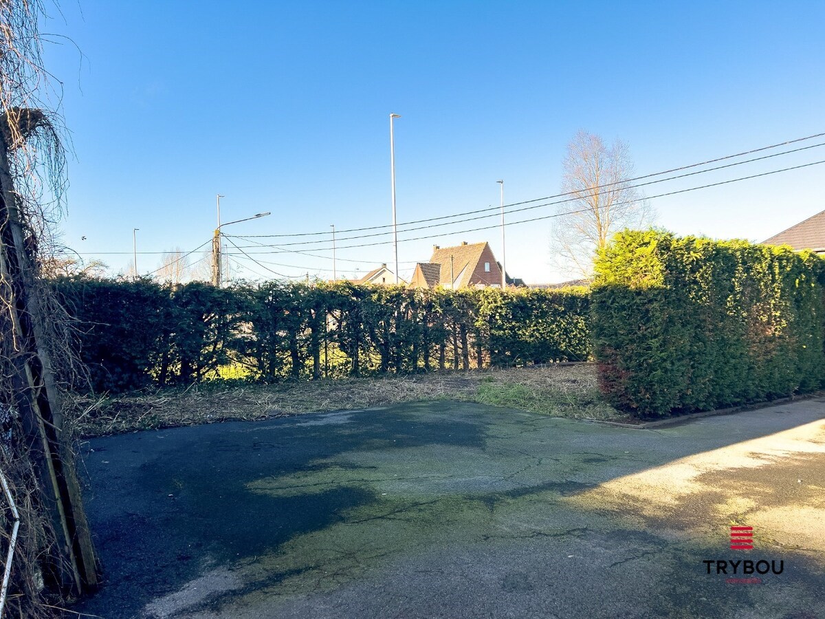 Te renoveren woning met bijgebouw op ruime perceel van 1273m² 