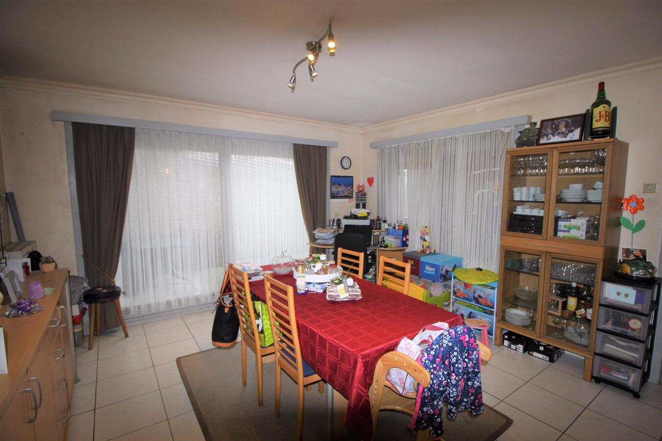 Appartement gelijkvloers met handelspand in Zedelgem 