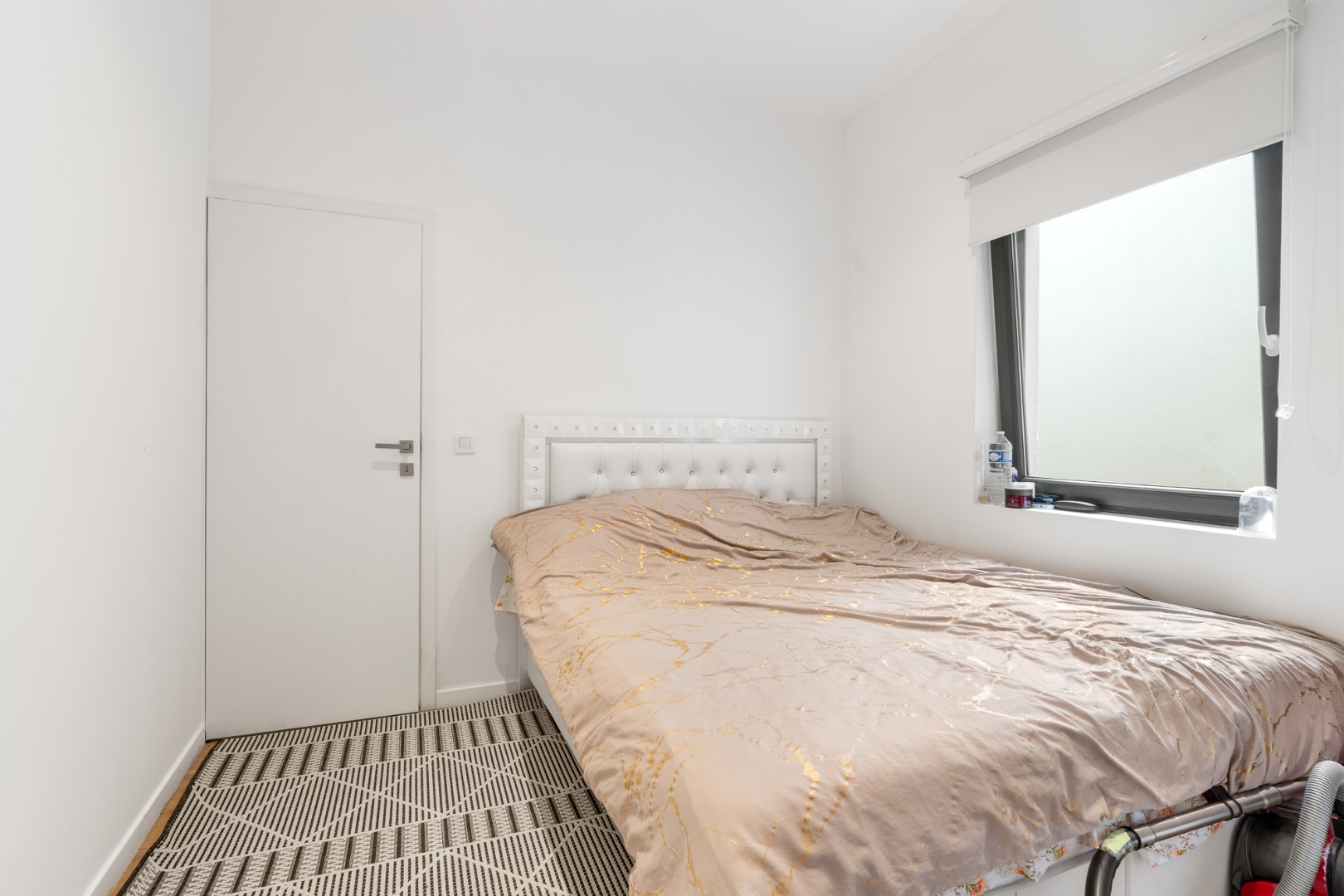 Magnifique appartement au rez-de-chaussée avec terrasse ensoleillée à proximité du centre. 