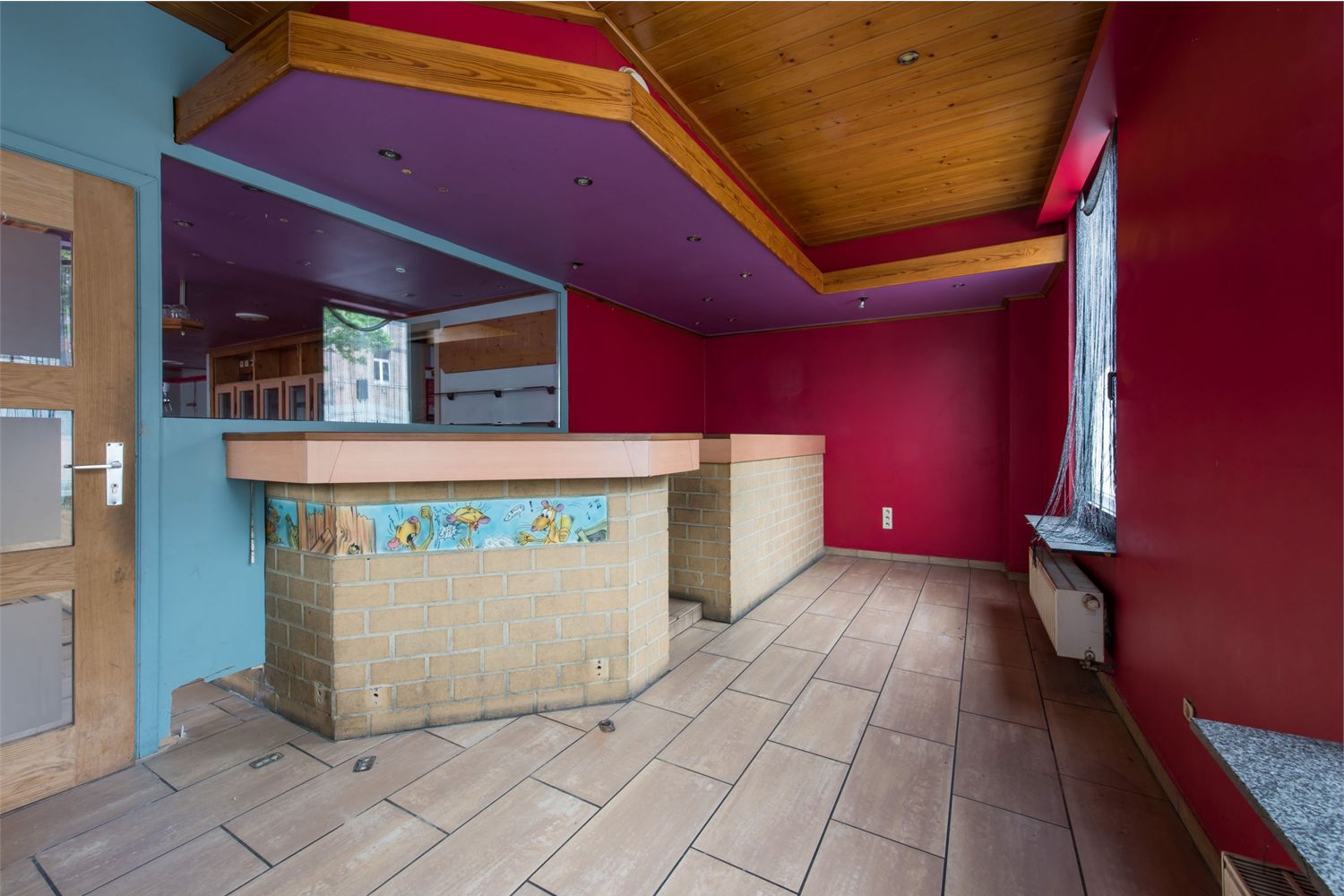 Handelspand met ruime woonst op toplocatie 