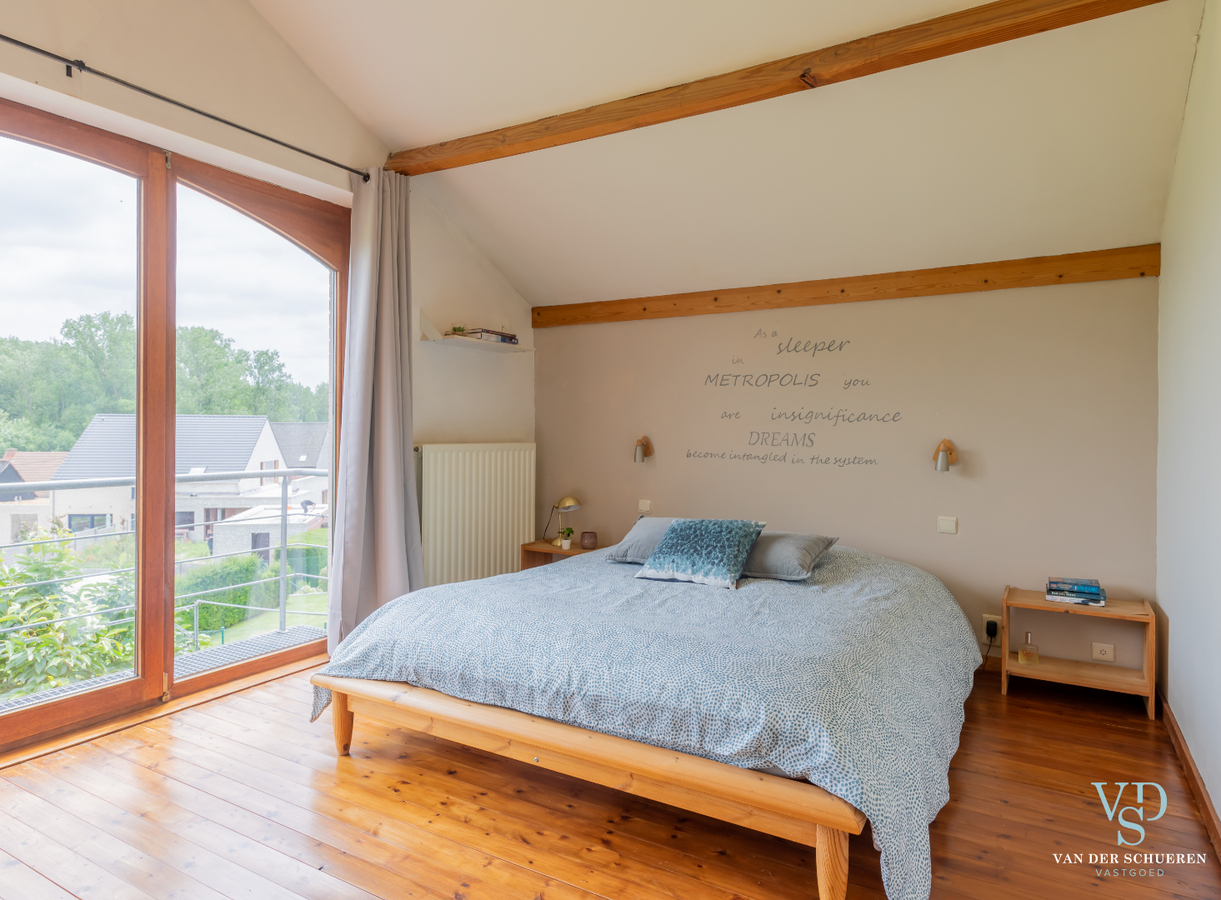 Authentieke herenwoning met atelier / bureau's. 