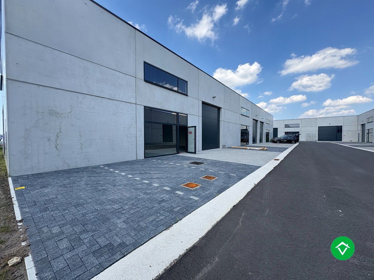 Loods te koop – 229 m² met 3 parkeerplaatsen inbegrepen te Ichtegem 