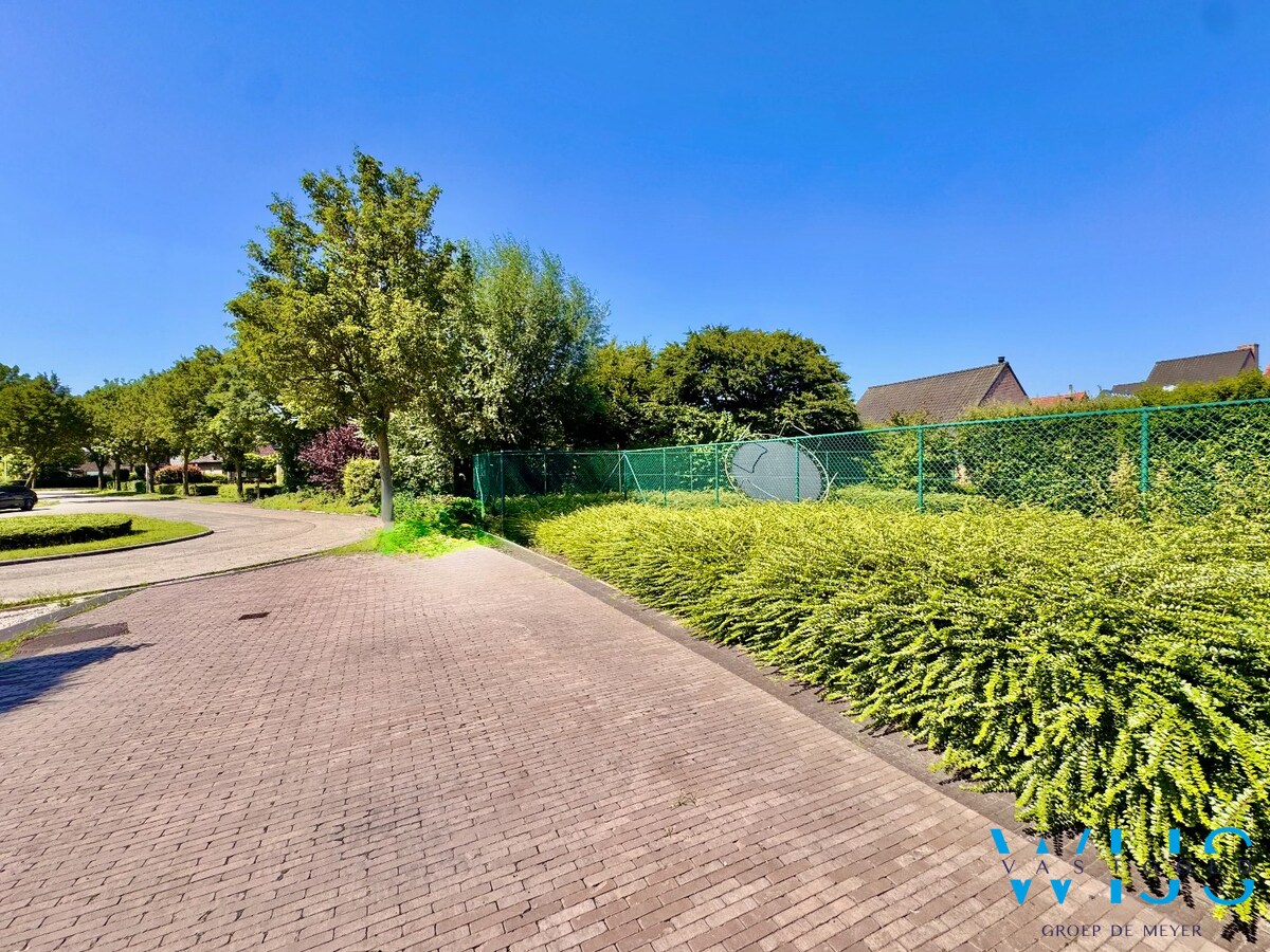 Instapklare open bebouwing met verwarmd zwembad op toplocatie in Sleidinge 