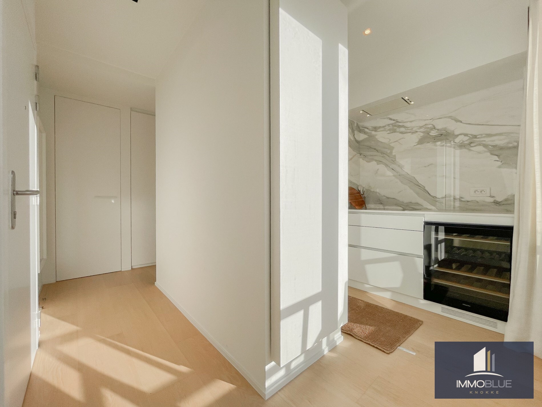 Appartement met zijdelings zeezicht en een ruim zuidwest gericht terras. 