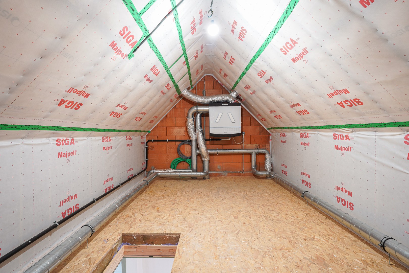 Moderne halfopen nieuwbouw woning op 356 m² met hoogwaardige afwerking 