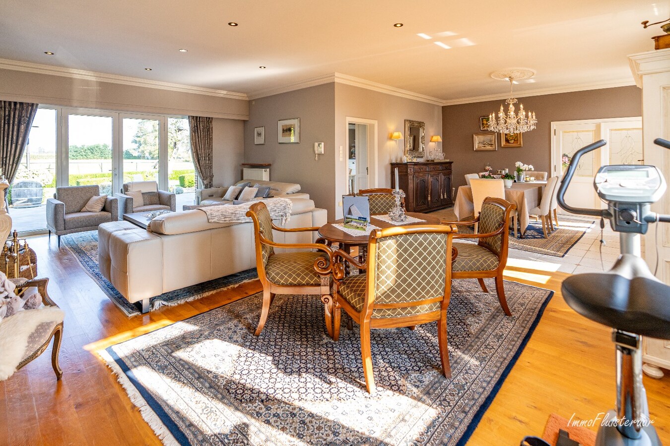 Hoogwaardig afgewerkte villa met stalgebouw en aanpalende weides op ca. 1,7 ha  te Herenthout 