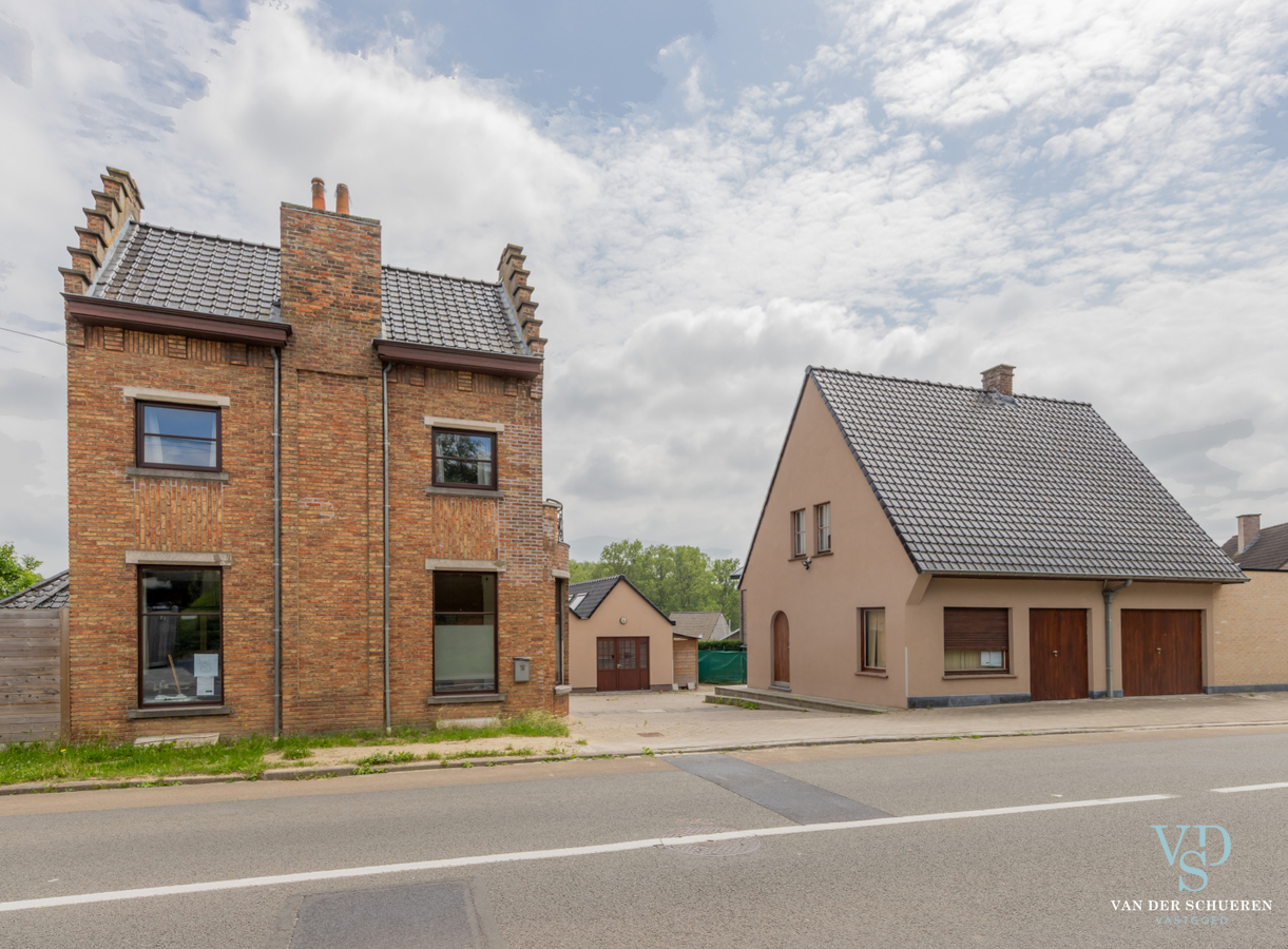 Authentieke herenwoning met atelier / bureau's. 