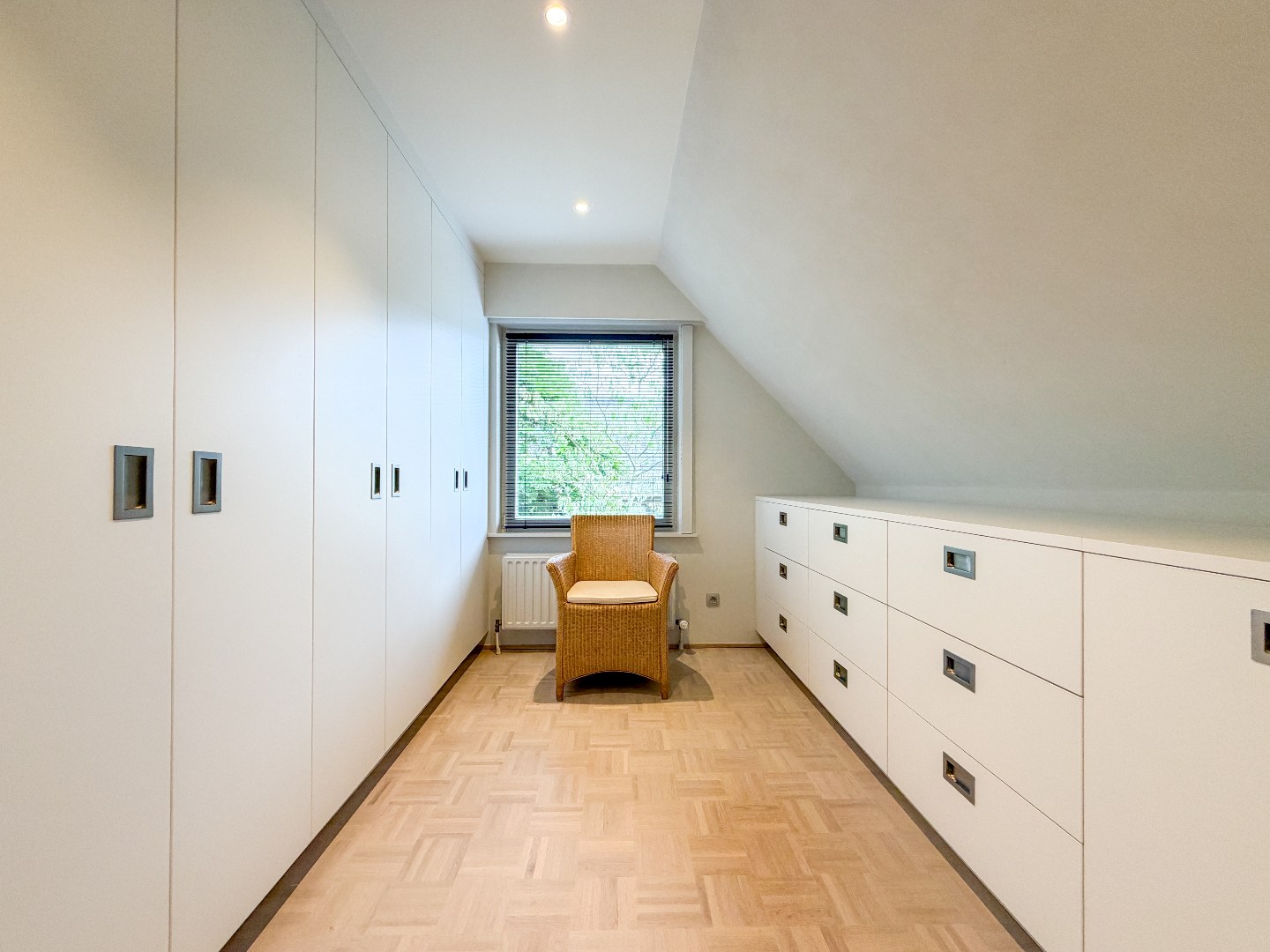 Ruime villa met prachtige tuin en hoogwaardige afwerking, perceel van 1891 m², rustig gelegen te Torhout 