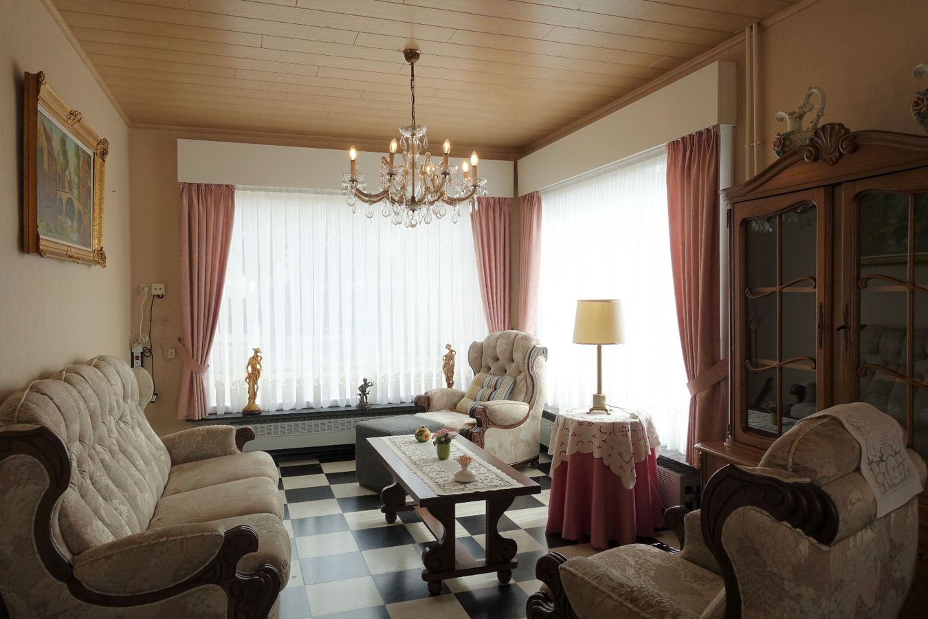 Karaktervolle villa met grote tuin op unieke locatie 