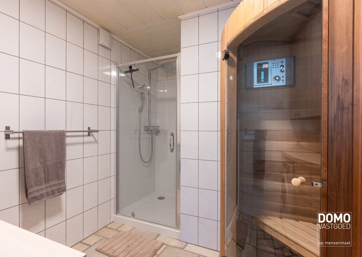 Karaktervolle en ruime gezinswoning in pastorij-/fermettestijl met prachtige tuin en 4 slaapkamers in het groene Kortessem 