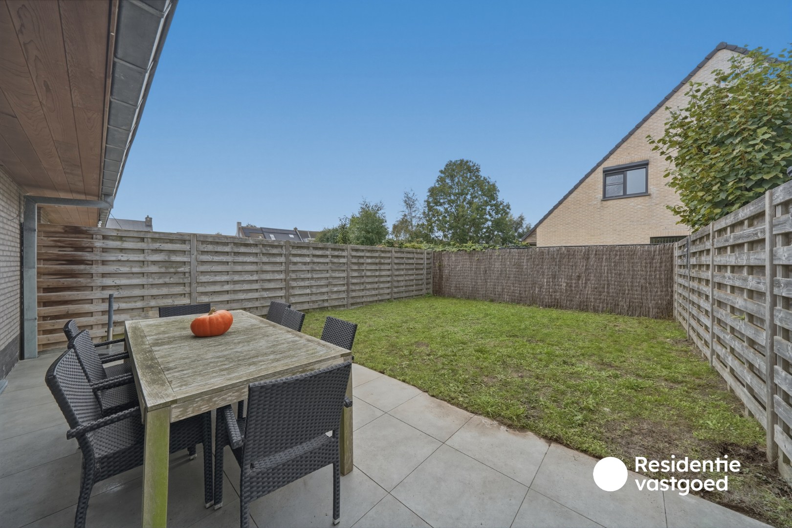 Recente en instapklare woning met 3 slaapkamers, garage en tuin te Zandvoorde! 