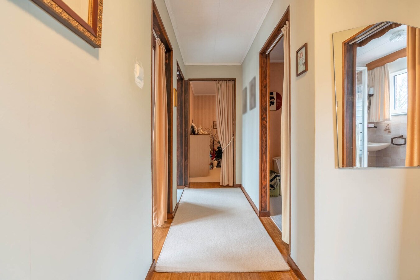 Ruime woning met 4 slaapkamers. 