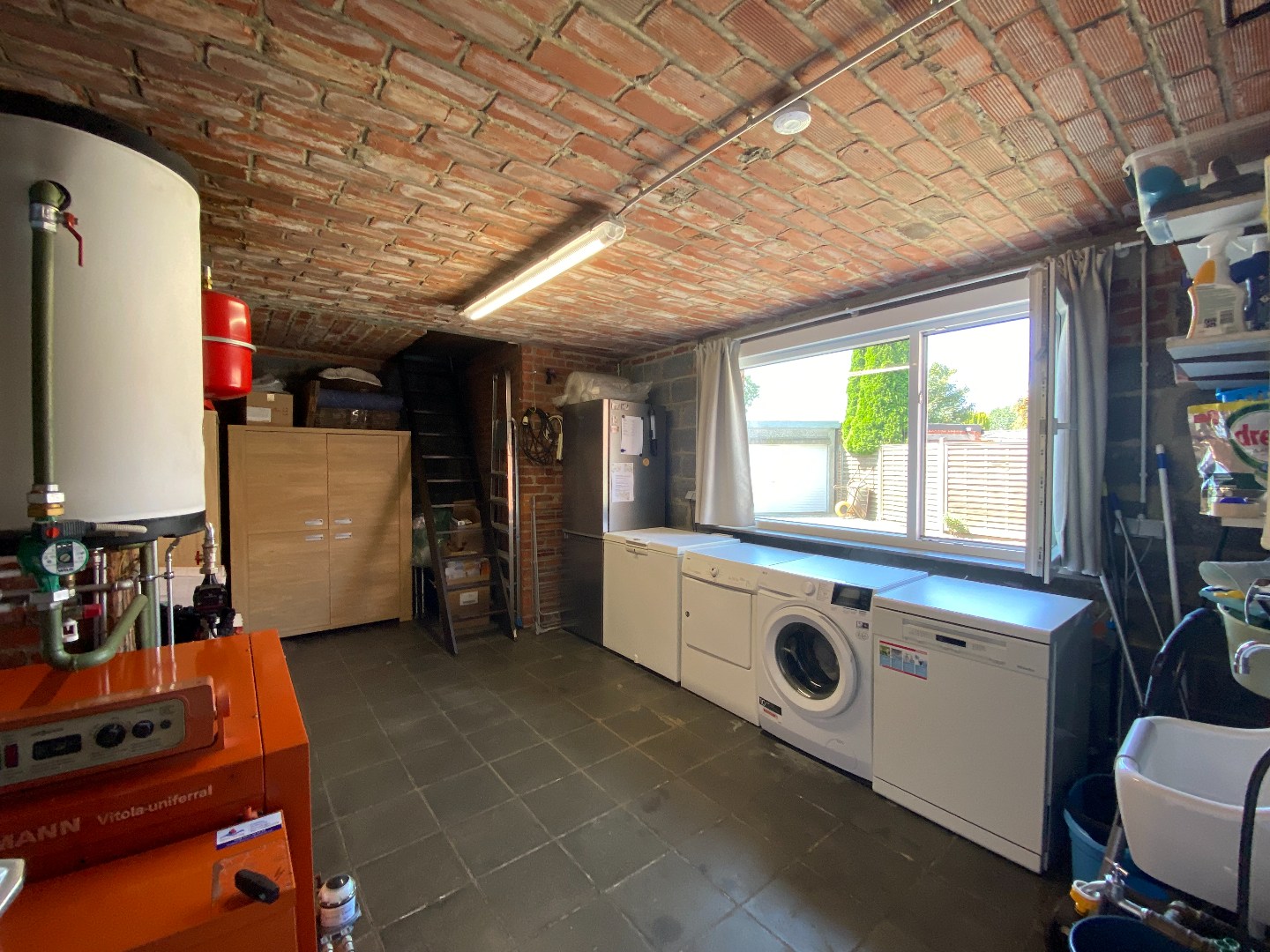 Instapklare gezinswoning met tuin en garage nabij centrum! 