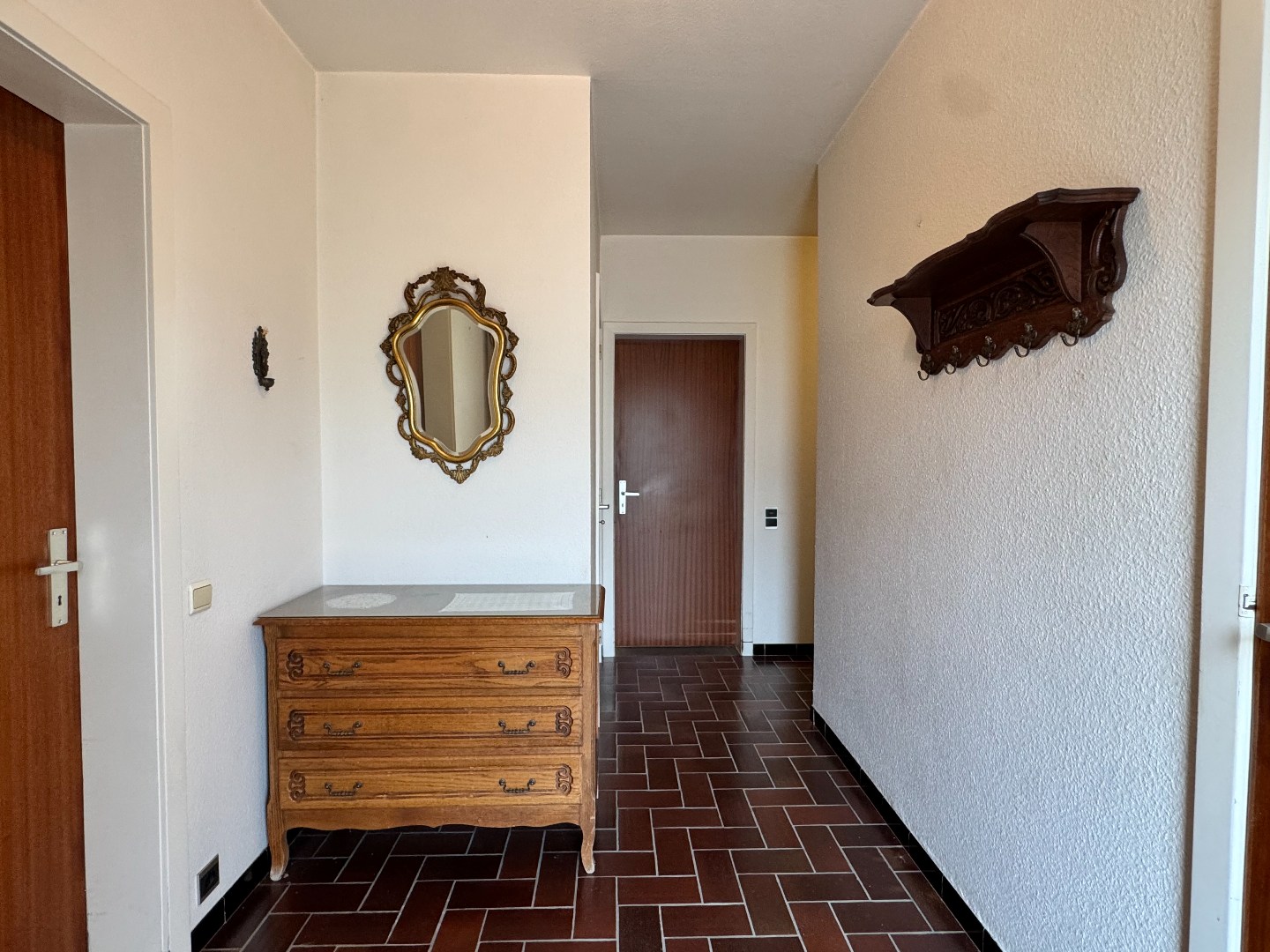 Woning op groot perceel met 3 slaapkamers en garage te Deinze 