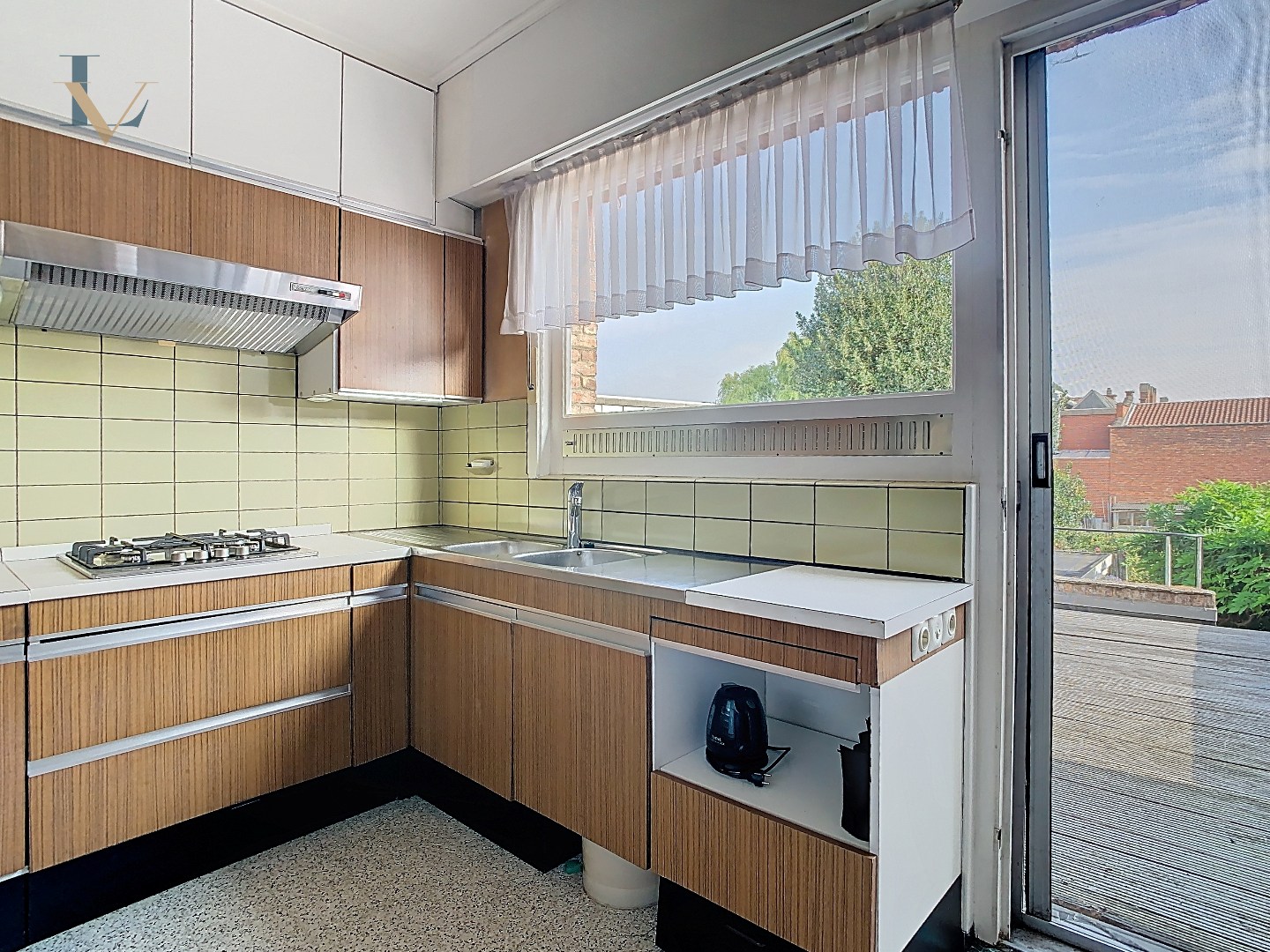 Te renoveren woning met groot potentieel in hartje Merksem! 