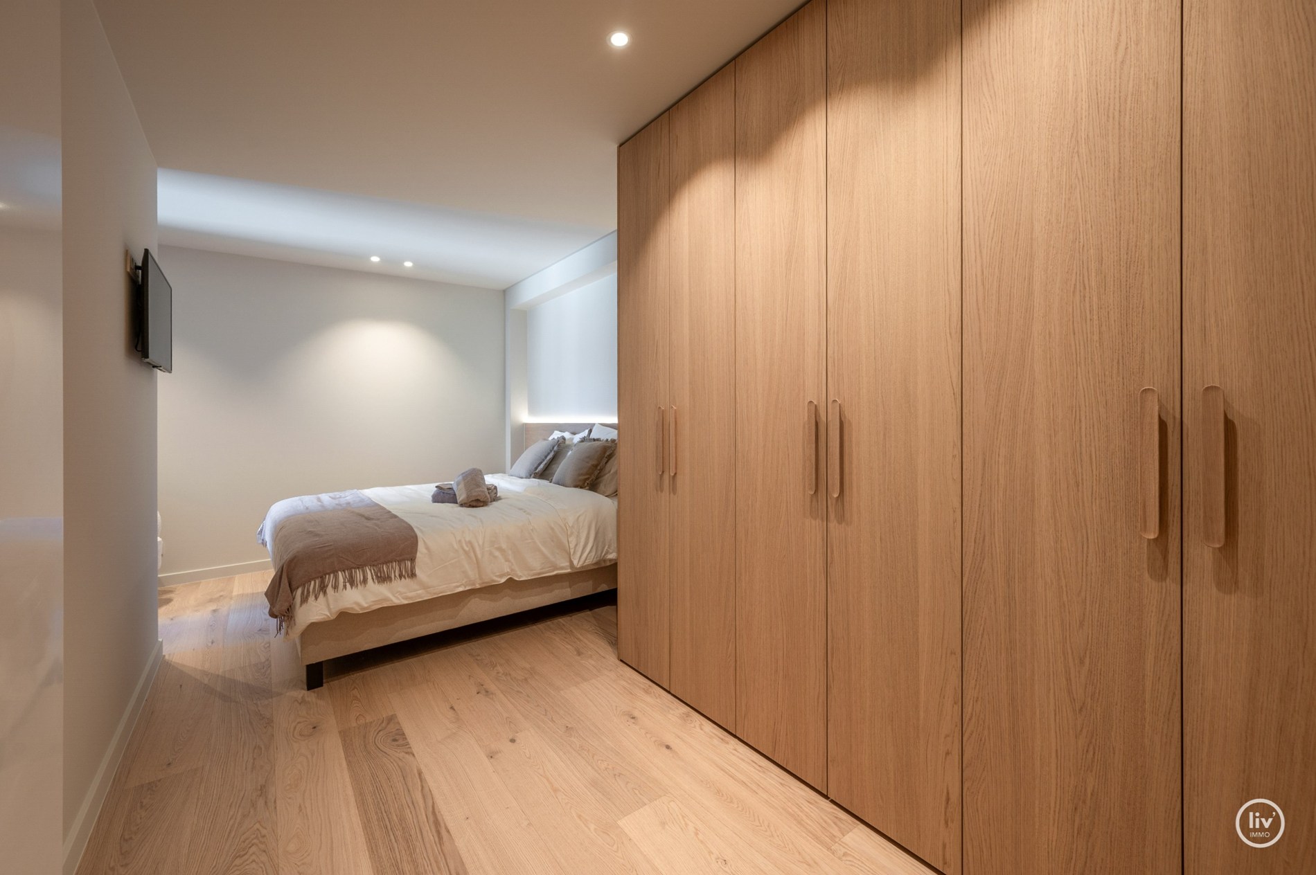 Projet de rénovation luxueux comprenant 3 chambres, situé sur l'avenue Dumortier (largeur de façade de 7 mètres). 