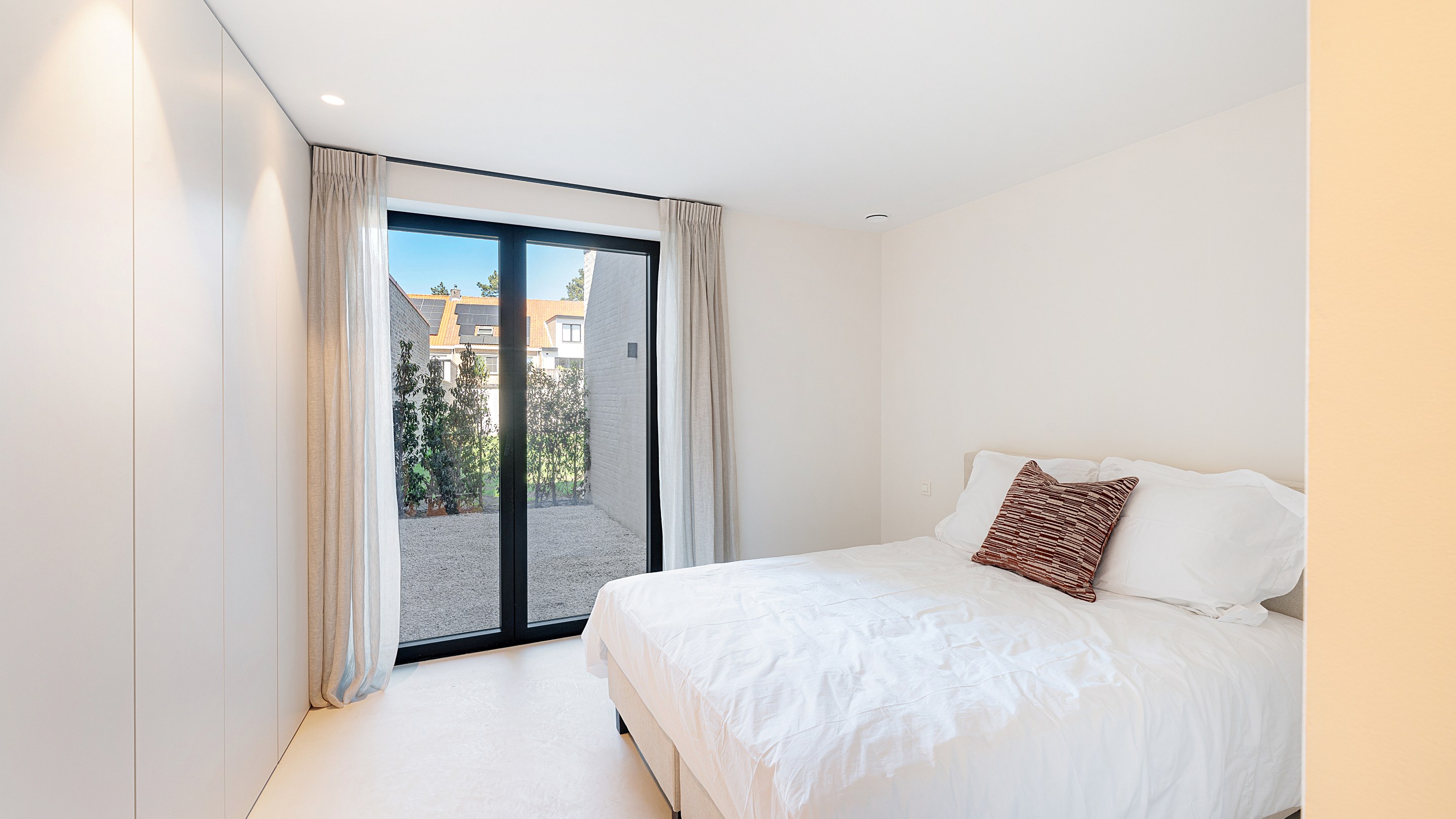 Top afgewerkte nieuwbouwwoning met 4 slaapkamers in het oude Knokke. 