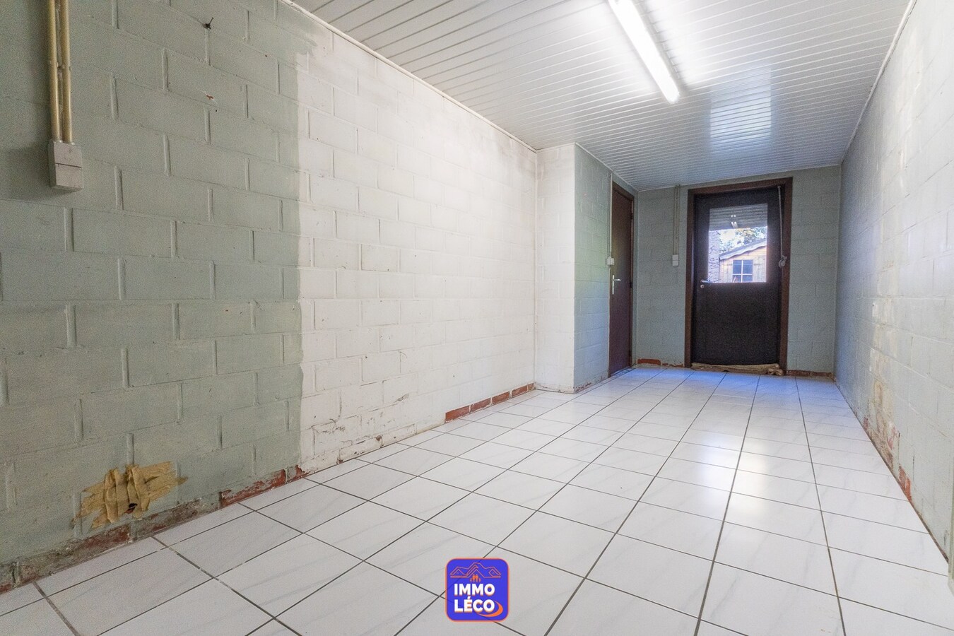 "Plain-Pied" érigé sur 544m² avec double garage, parking, jardin ! 